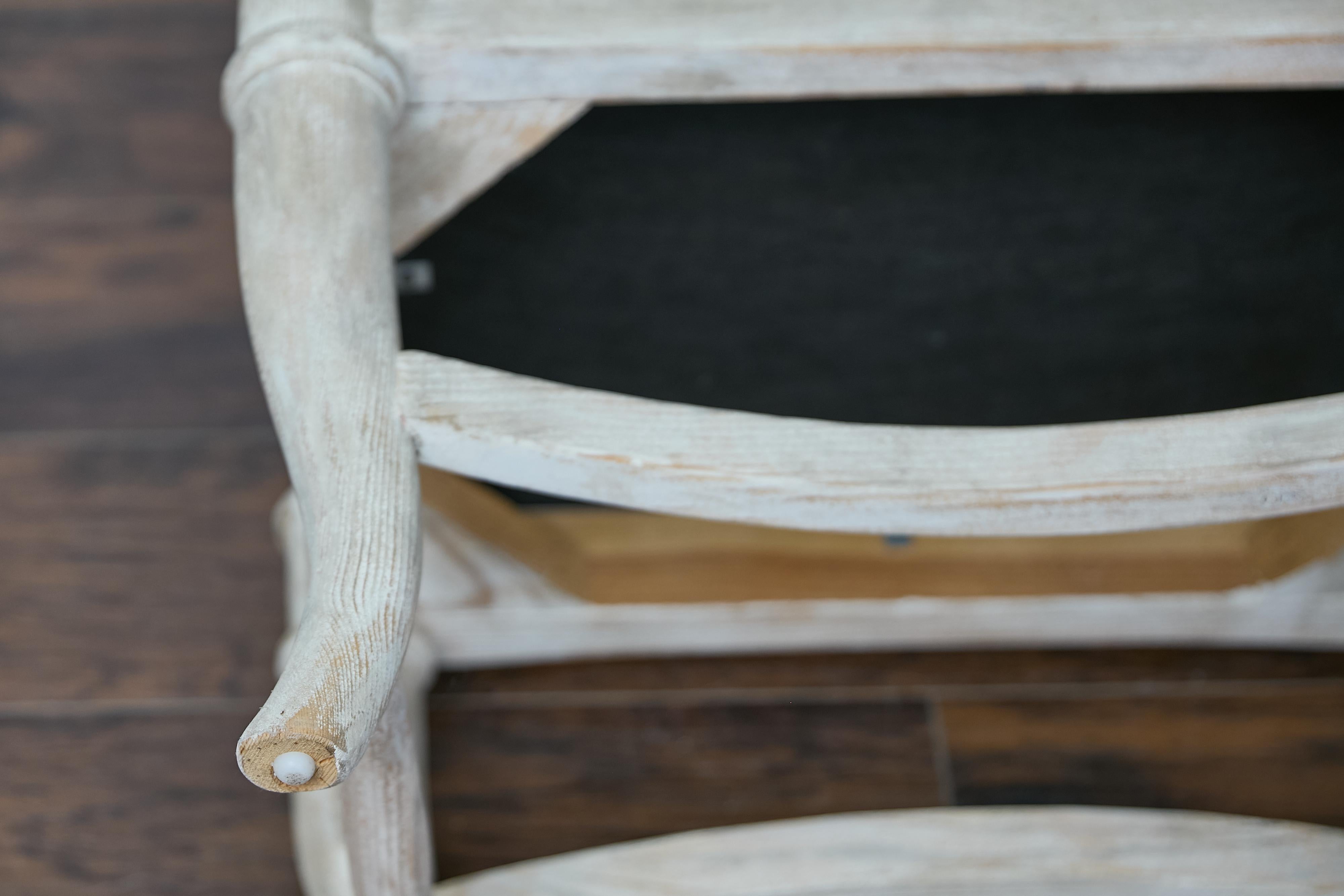 Sgabello francese di metà secolo con gambe ricurve e tappezzeria personalizzata in vendita 6