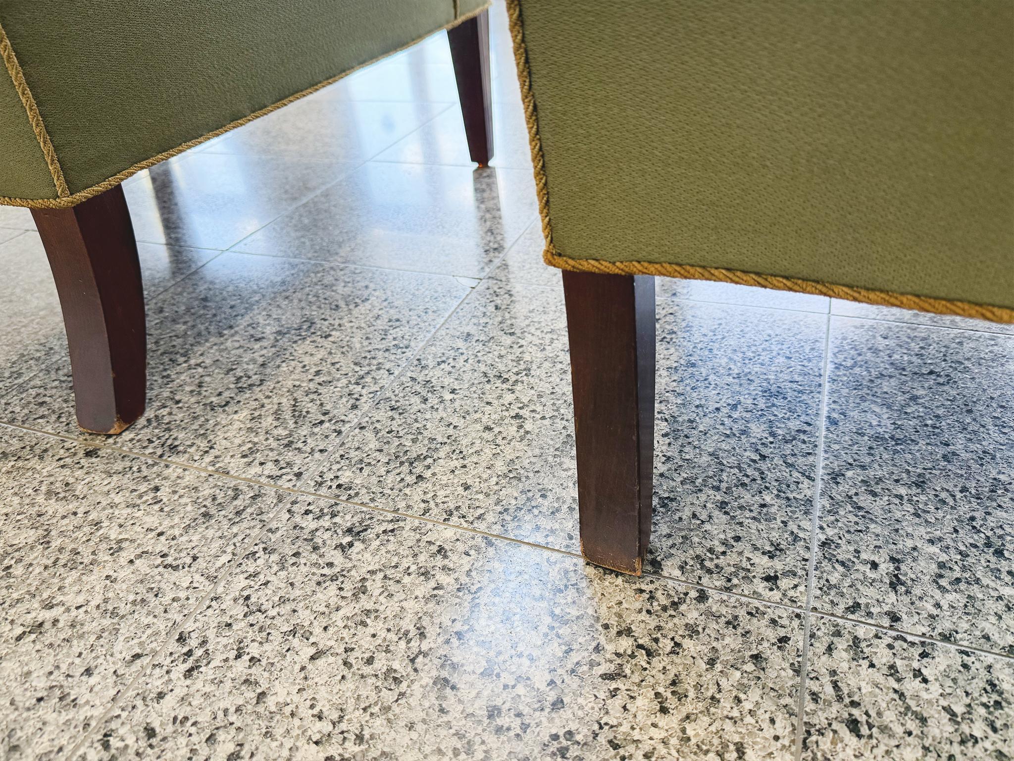 Pareja de sillones Frits Henningsen de mediados de siglo en venta 5