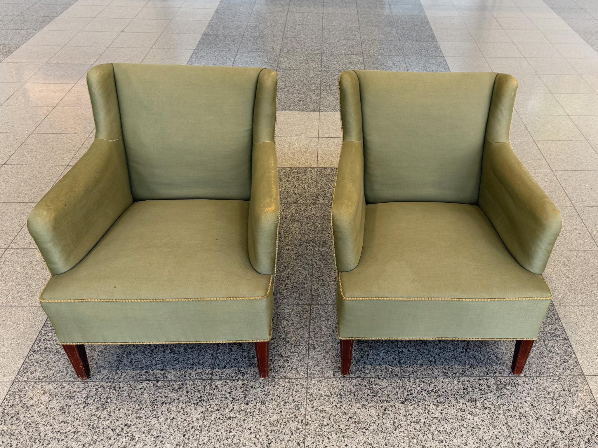 Pareja de sillones Frits Henningsen de mediados de siglo Hecho a mano en venta