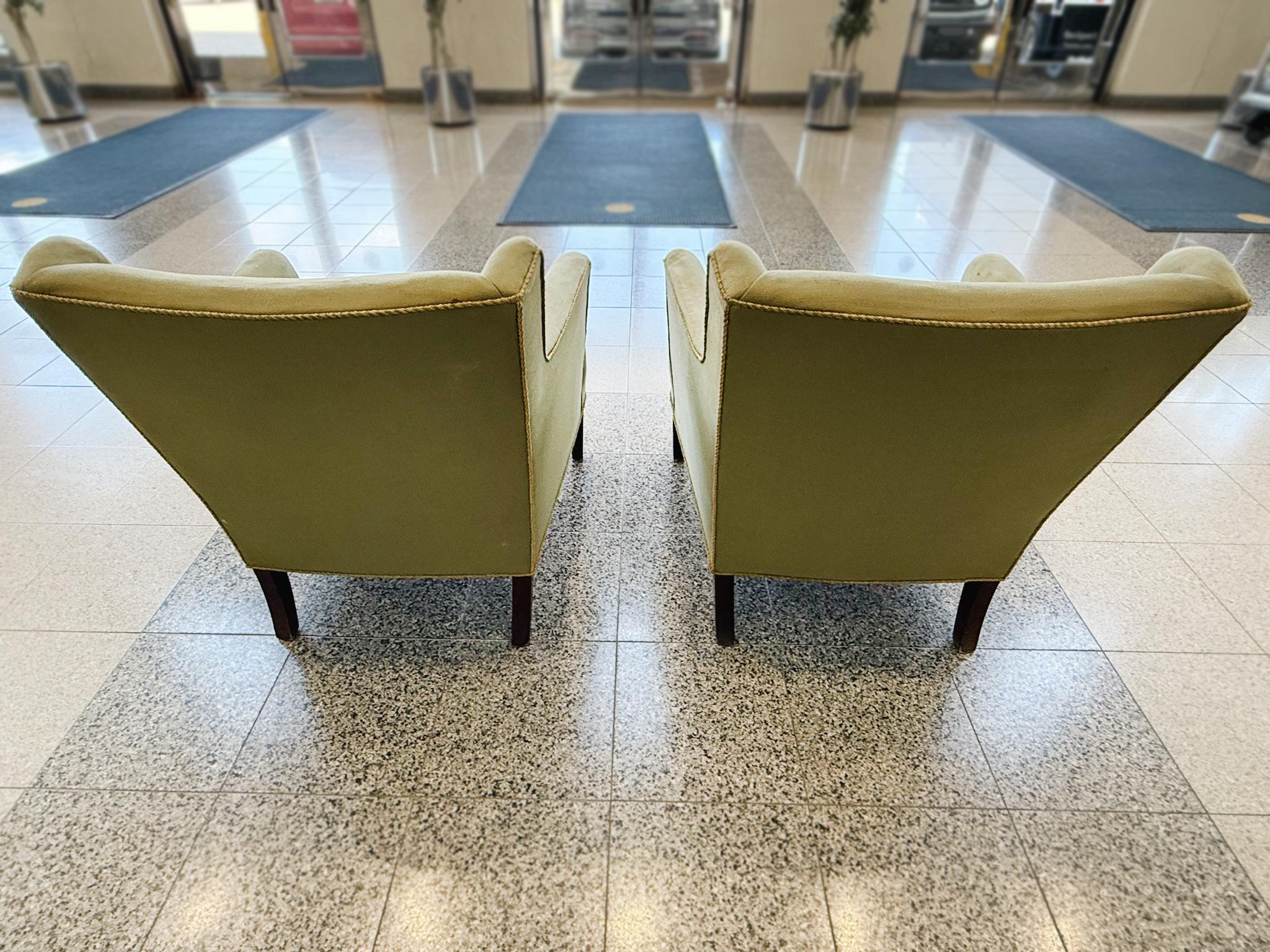 Pareja de sillones Frits Henningsen de mediados de siglo mediados del siglo XX en venta