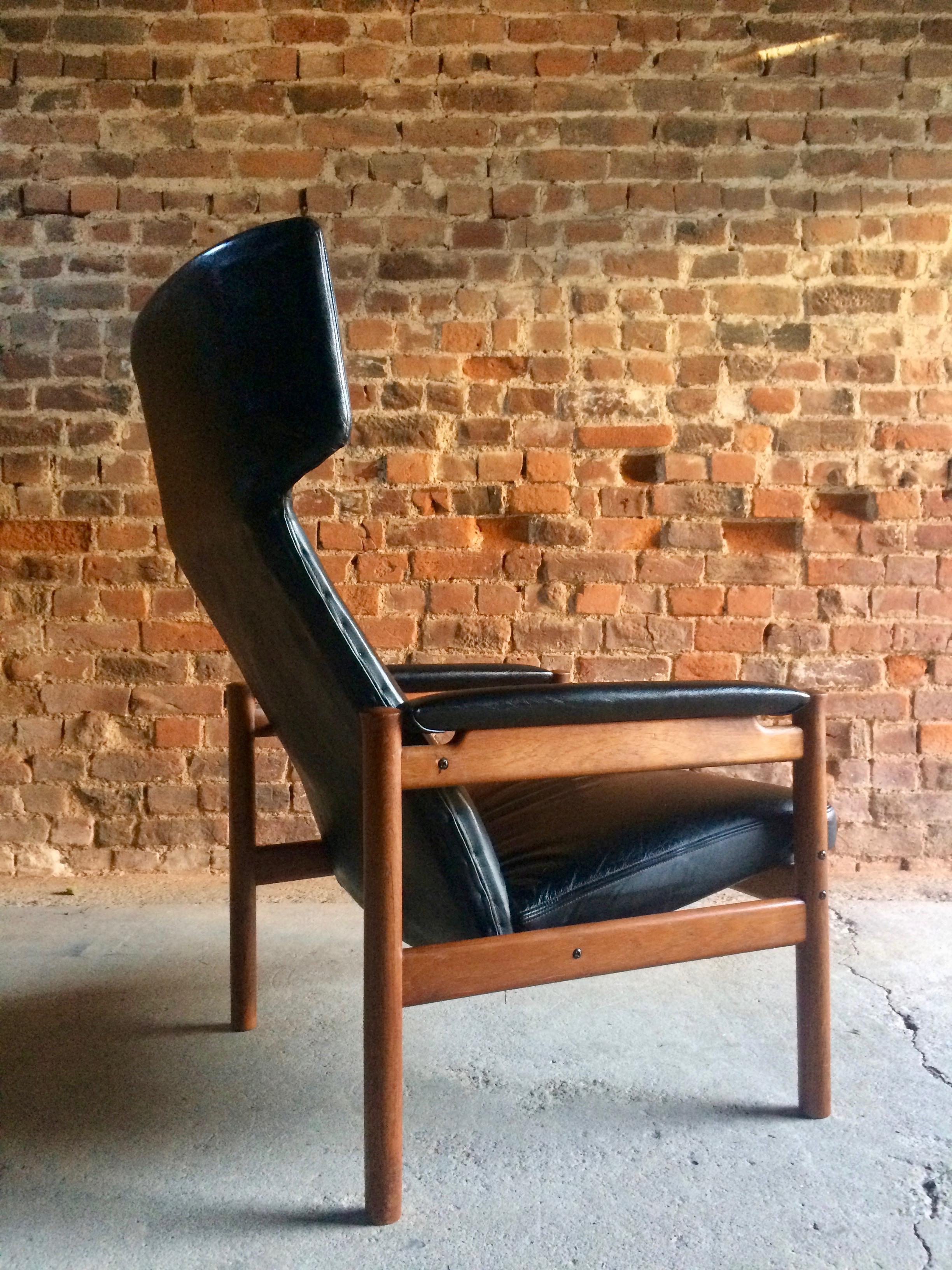 Midcentury Fritz Hansen Wing Chair Model 4365 by Soren Hansen Danish, 1960 3