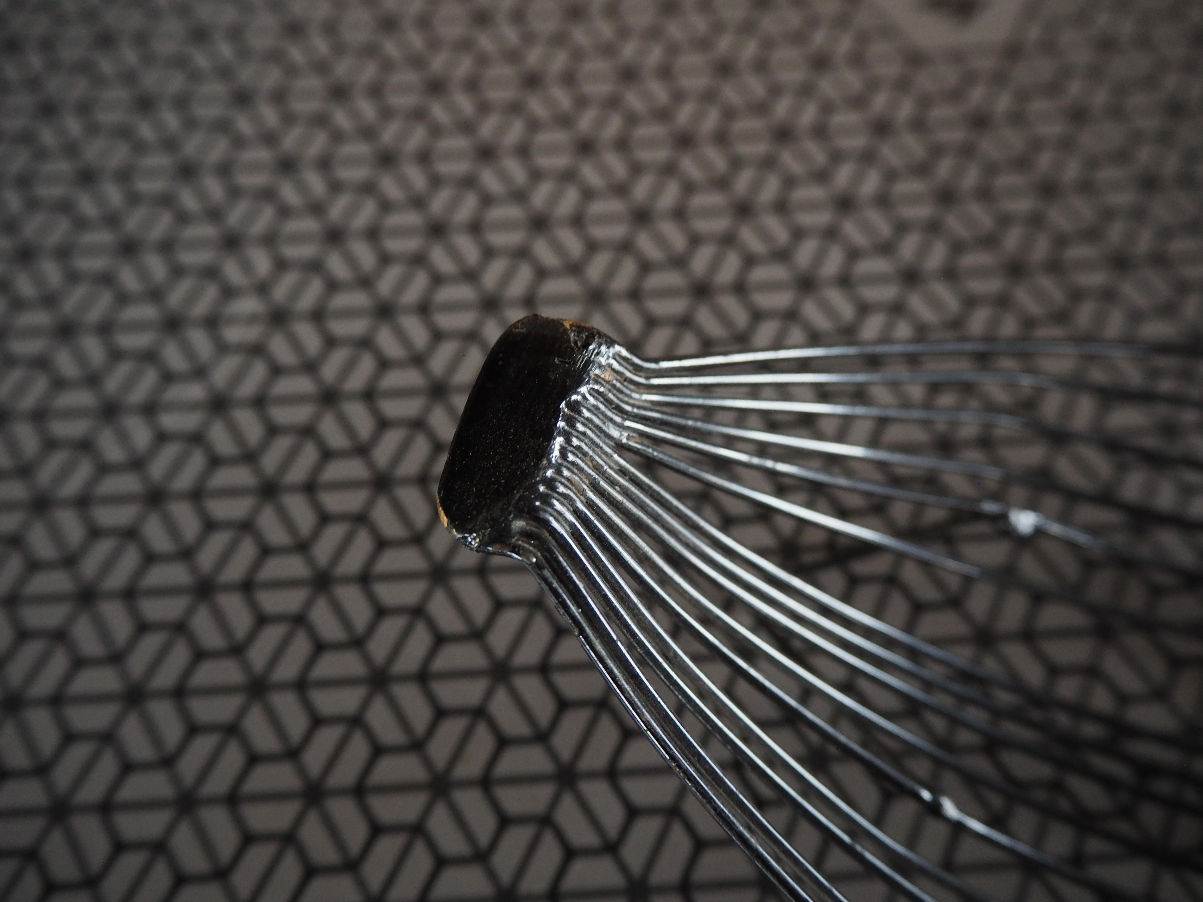 Ciotola in metallo da frutta del Medioevo, Europa, anni '70 in vendita 5