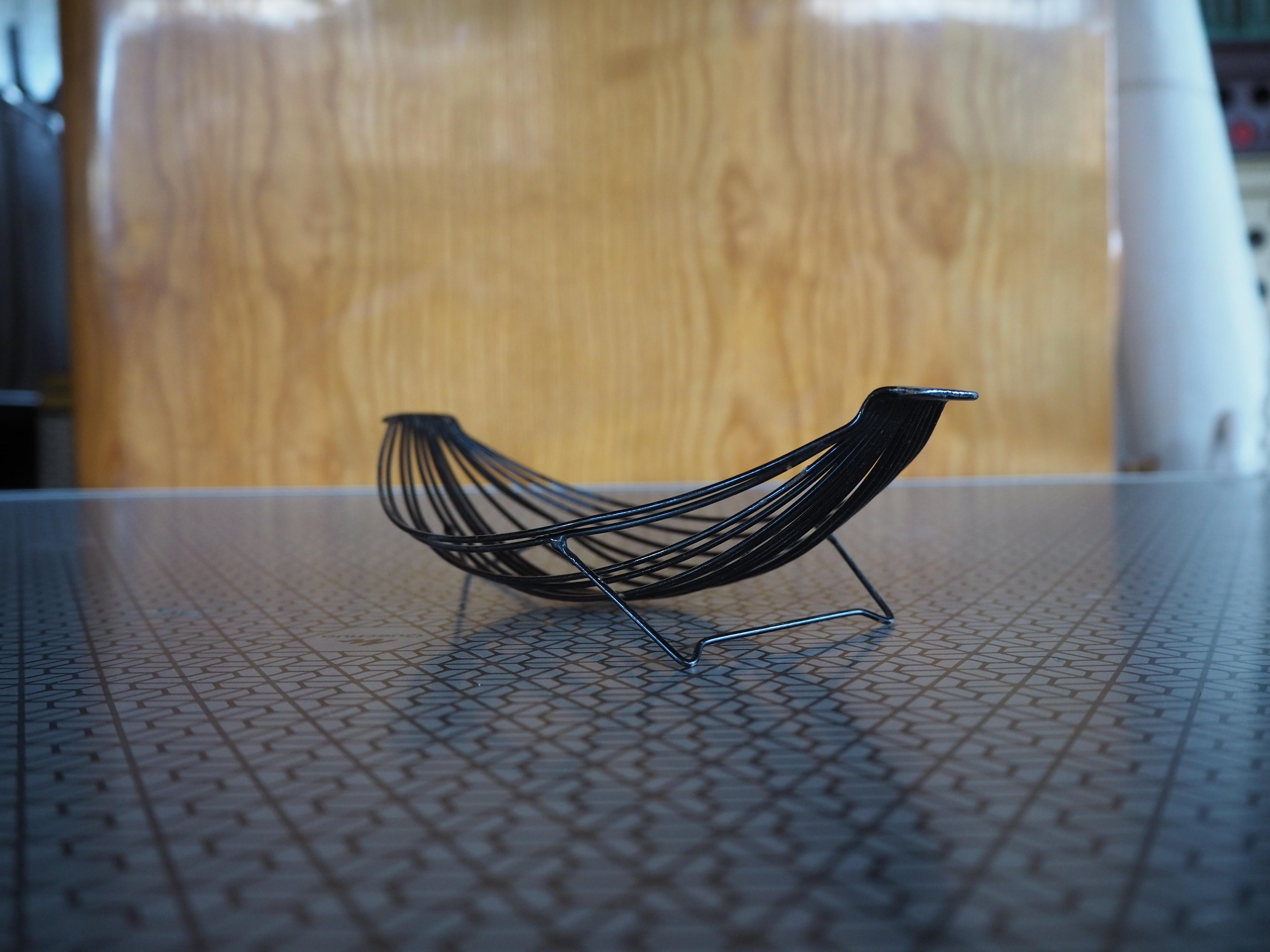 Ciotola in metallo da frutta del Medioevo, Europa, anni '70 in vendita 7