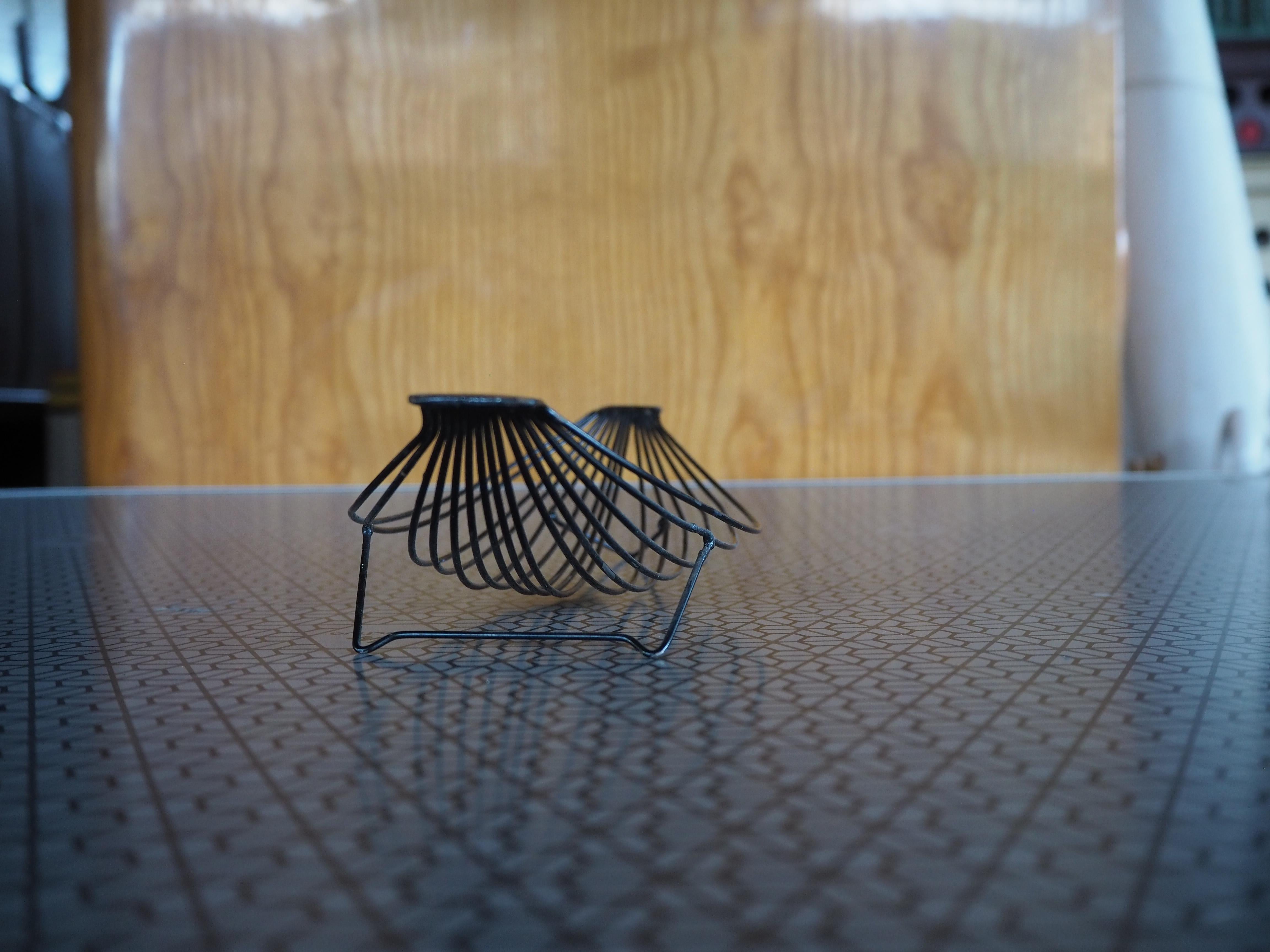 Ciotola in metallo da frutta del Medioevo, Europa, anni '70 in vendita 8