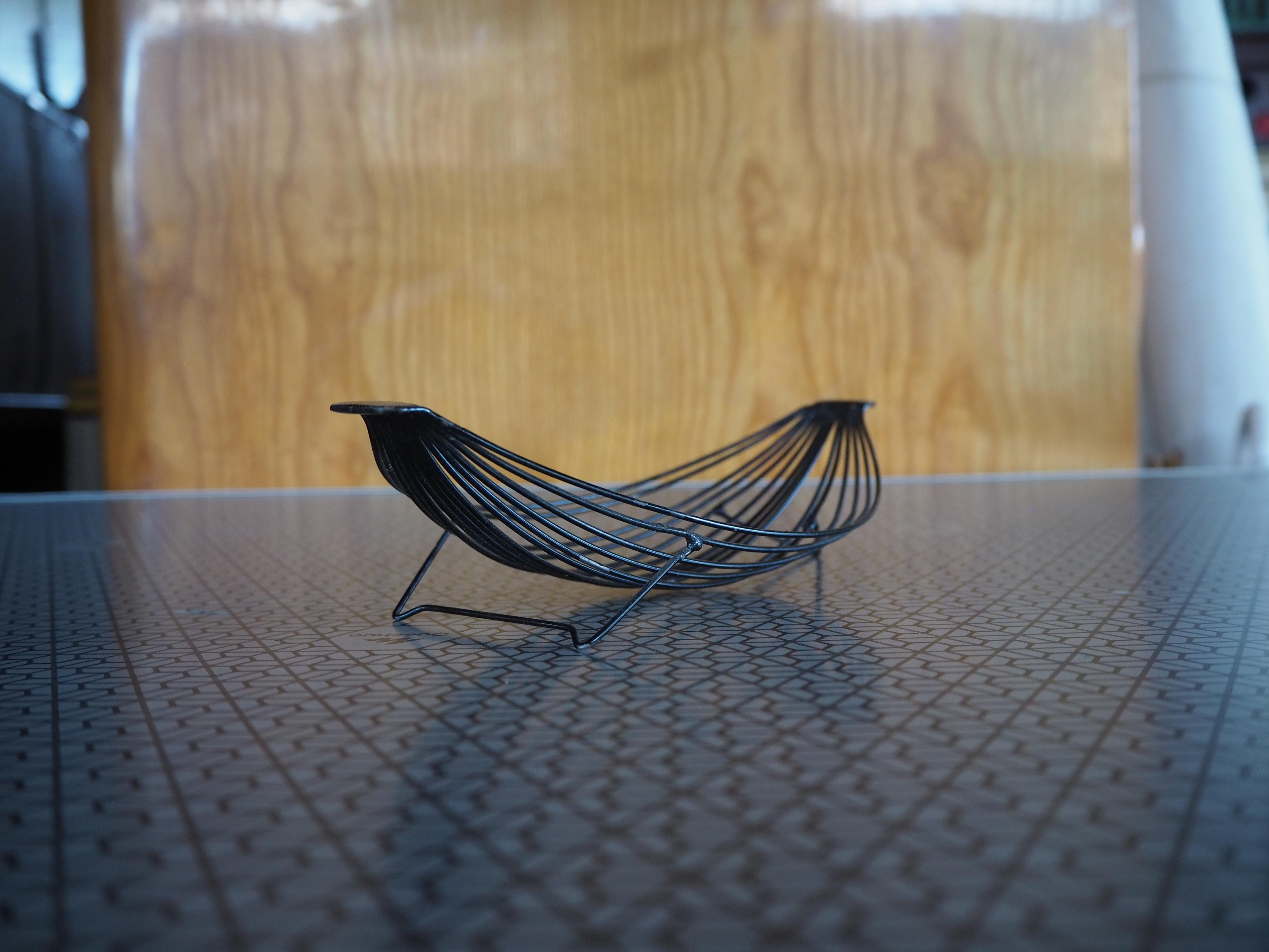 Ciotola in metallo da frutta del Medioevo, Europa, anni '70 in vendita 9