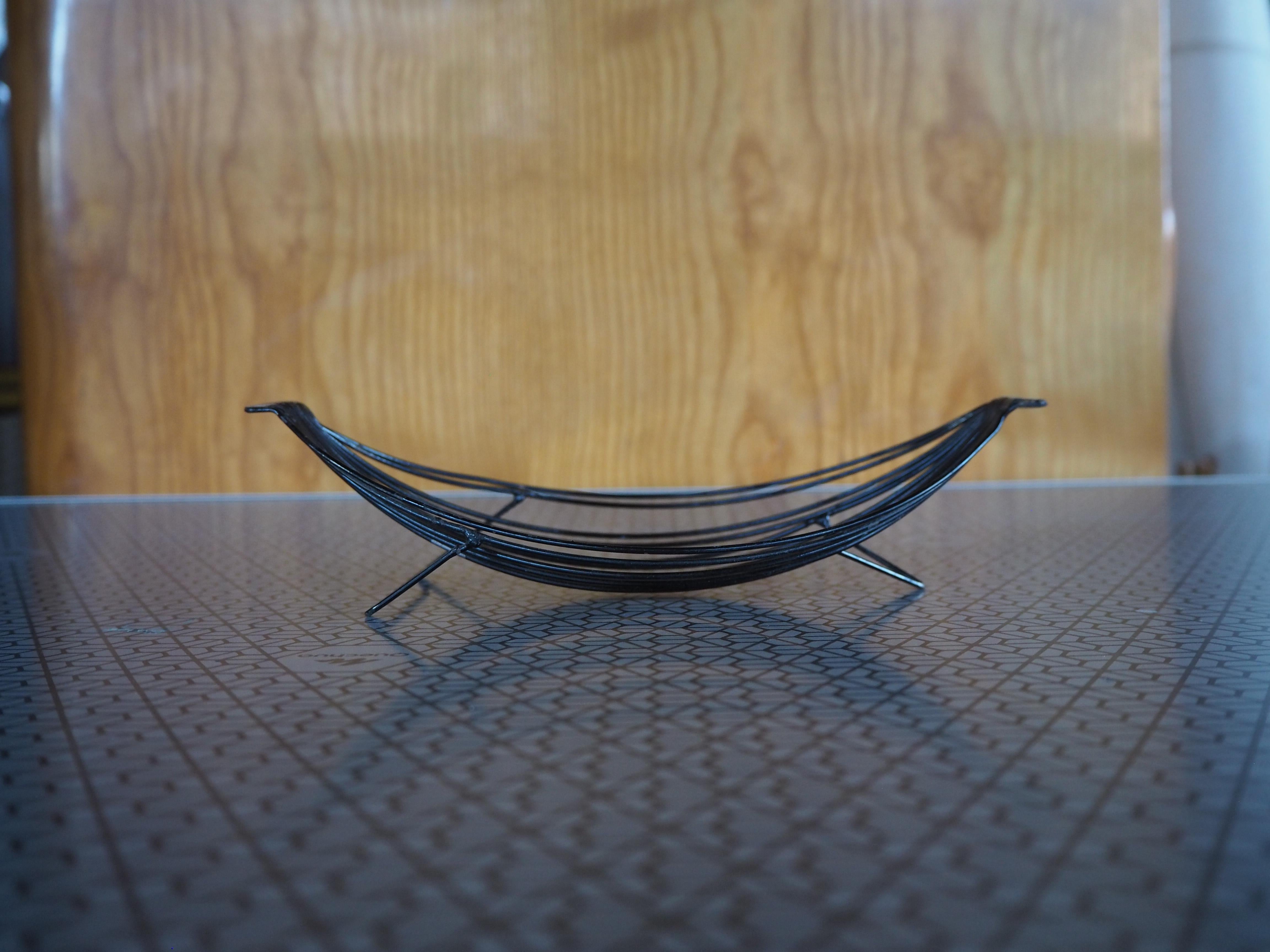 Ciotola in metallo da frutta del Medioevo, Europa, anni '70 in vendita 10