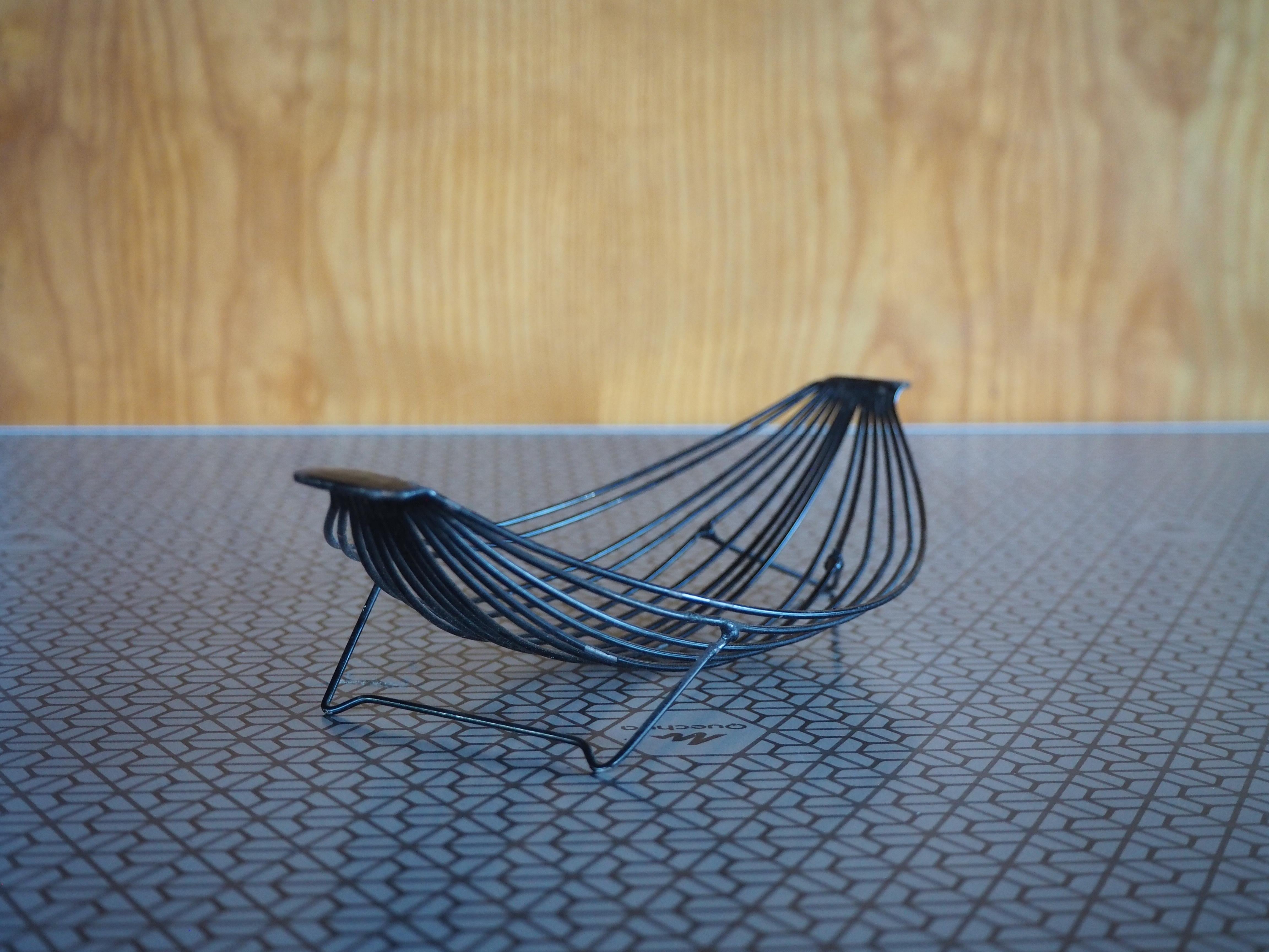 Mid-Century moderno Ciotola in metallo da frutta del Medioevo, Europa, anni '70 in vendita