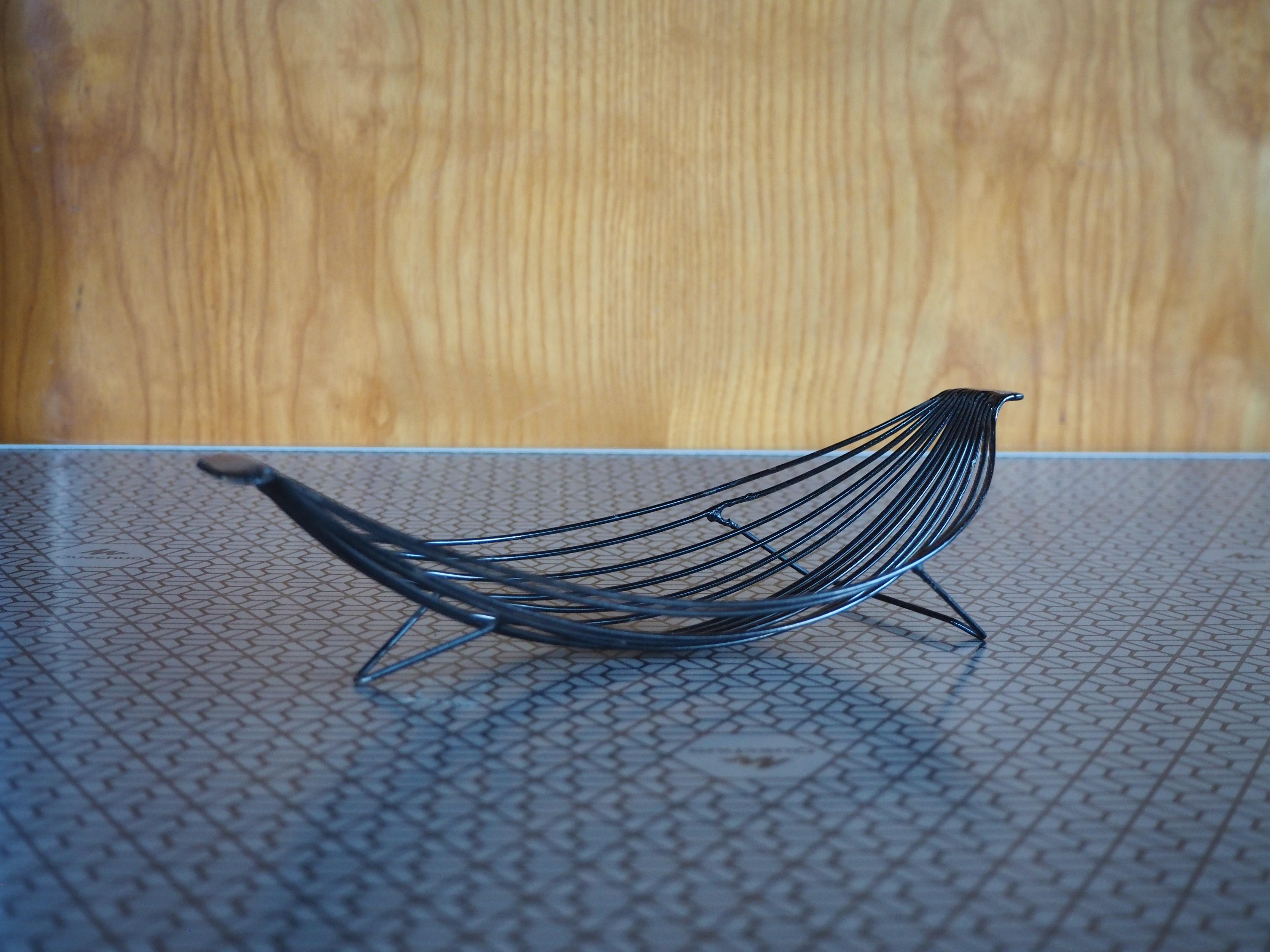 Ciotola in metallo da frutta del Medioevo, Europa, anni '70 in vendita 1