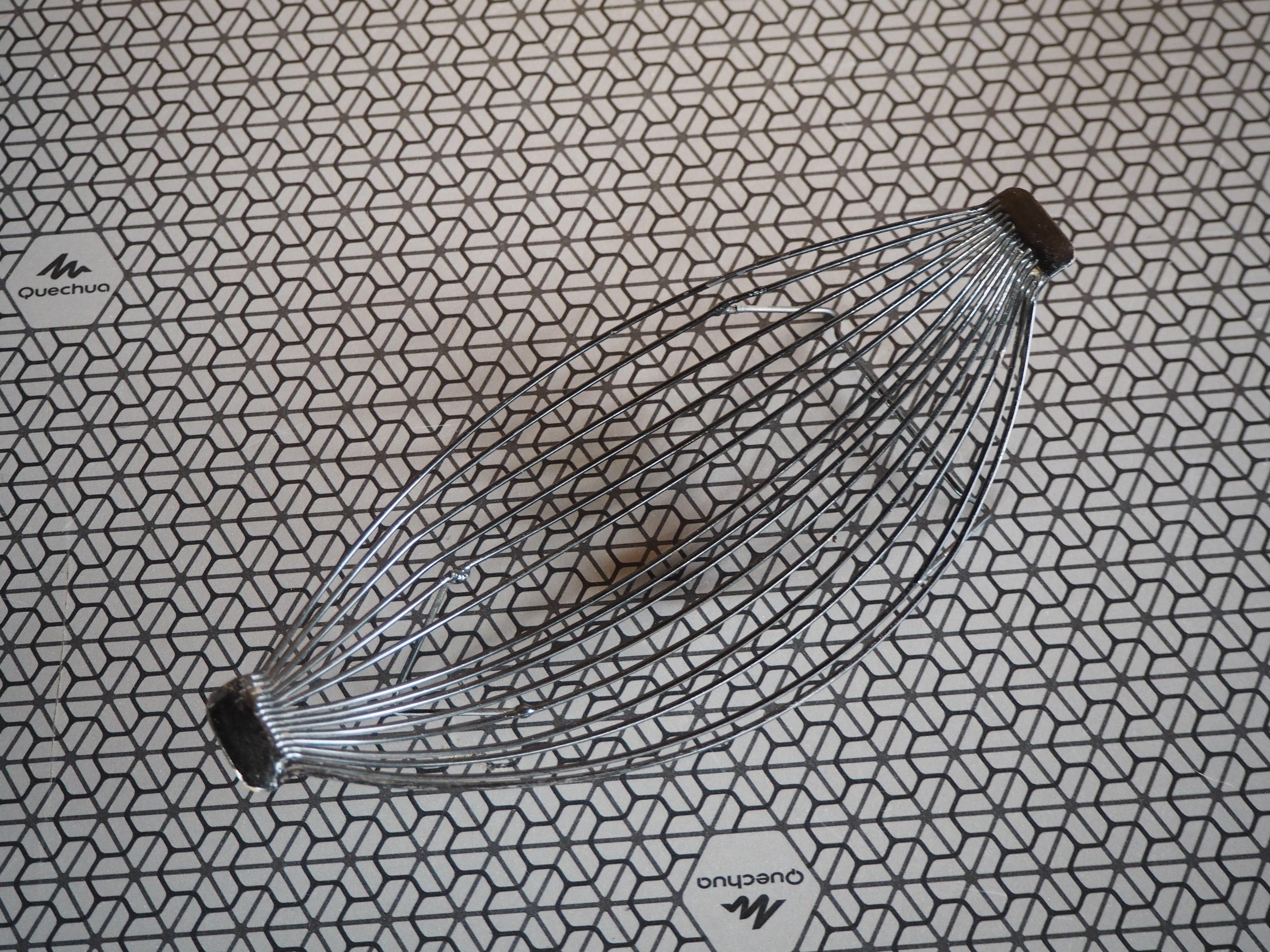 Ciotola in metallo da frutta del Medioevo, Europa, anni '70 in vendita 2