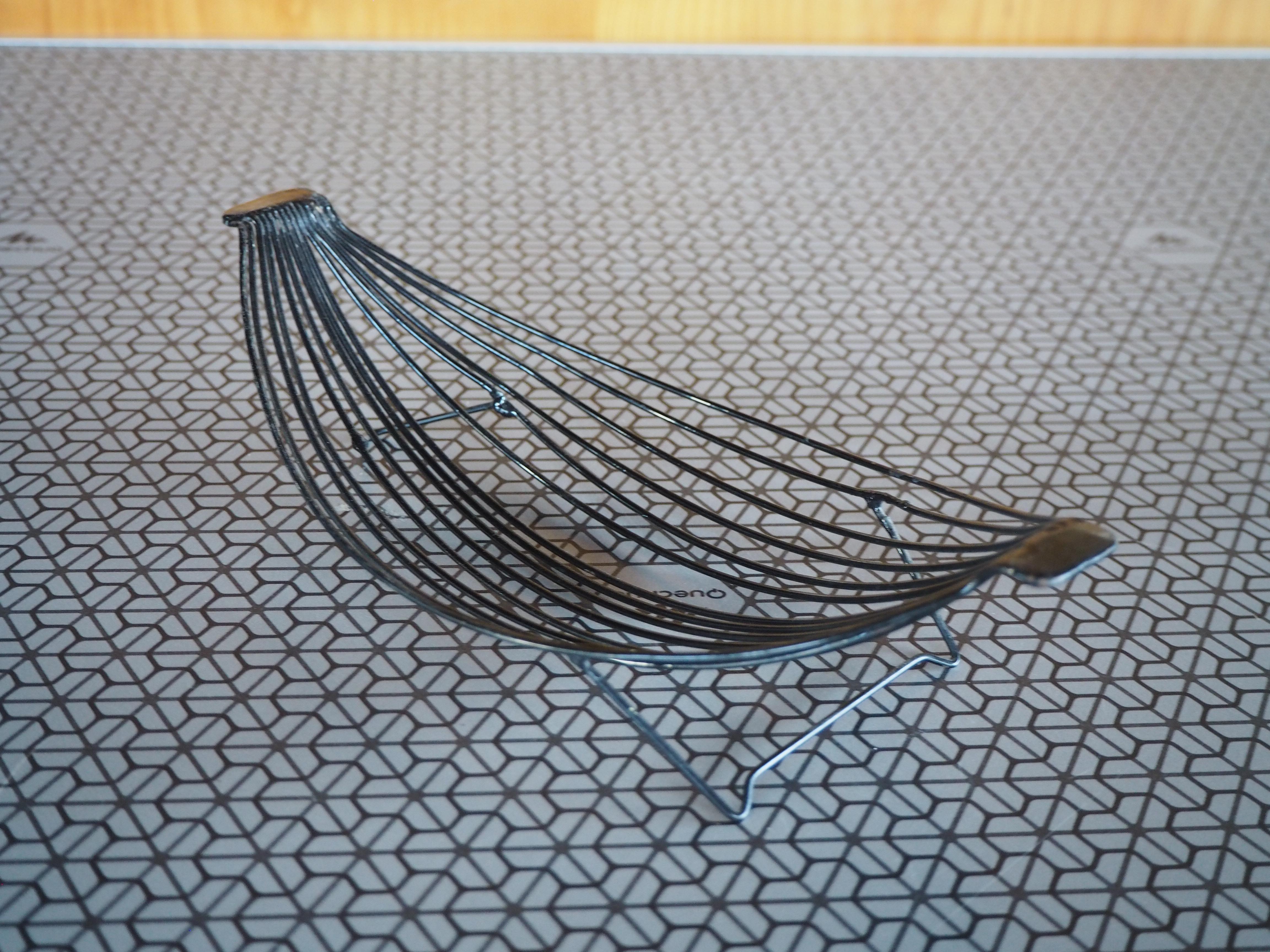 Ciotola in metallo da frutta del Medioevo, Europa, anni '70 in vendita 3