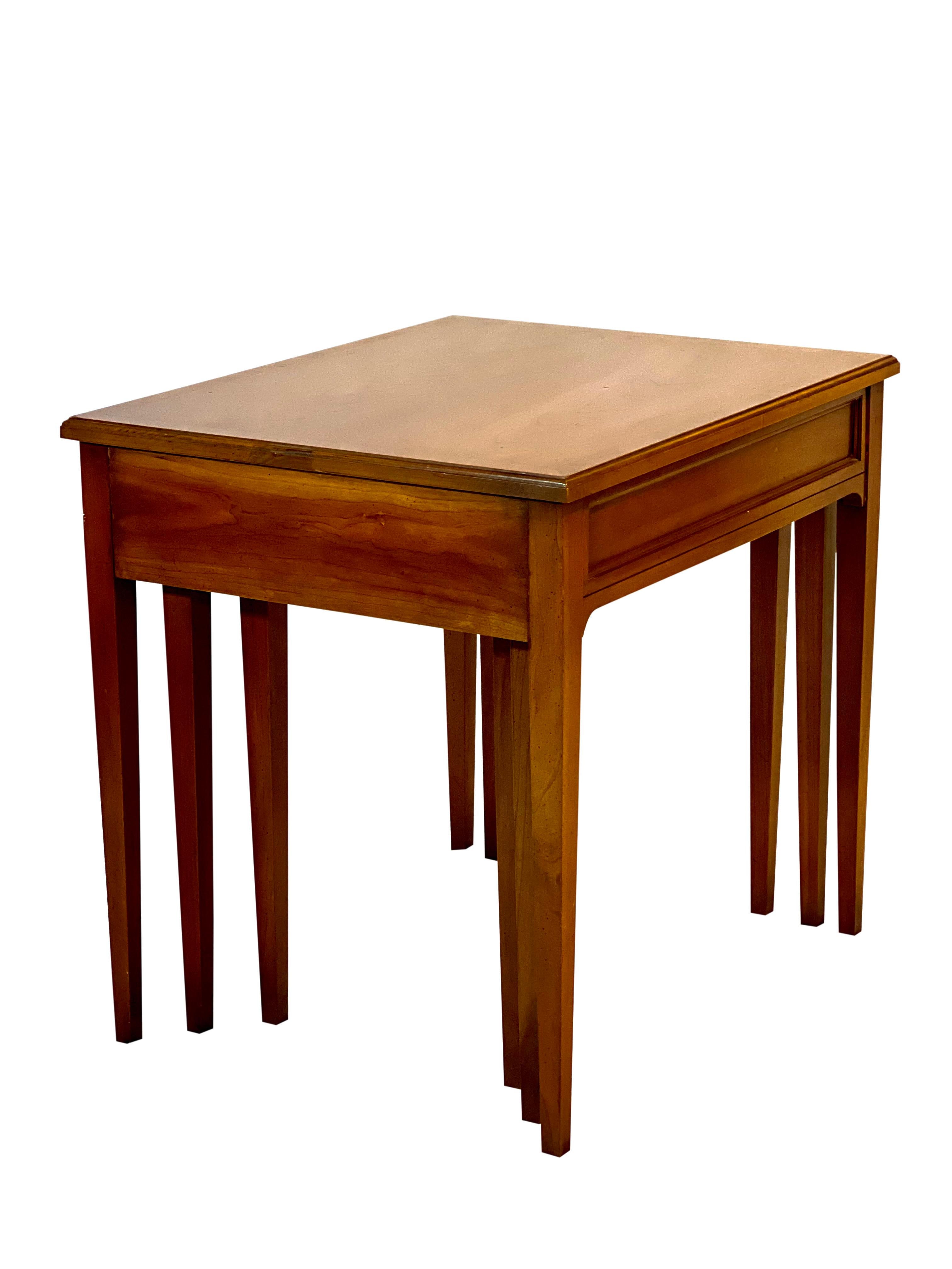 North American Midcentury Fruitwood Nesting Tables by Heritage, Set of 3 For Sale