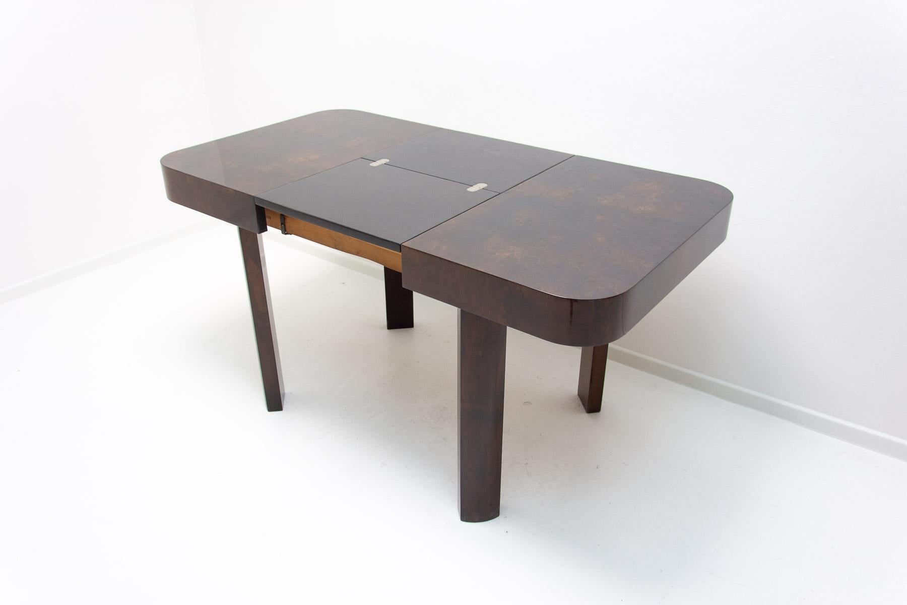  Midcentury Fully renovated adjustable walnut dining table by Jindrich Halabala. 8