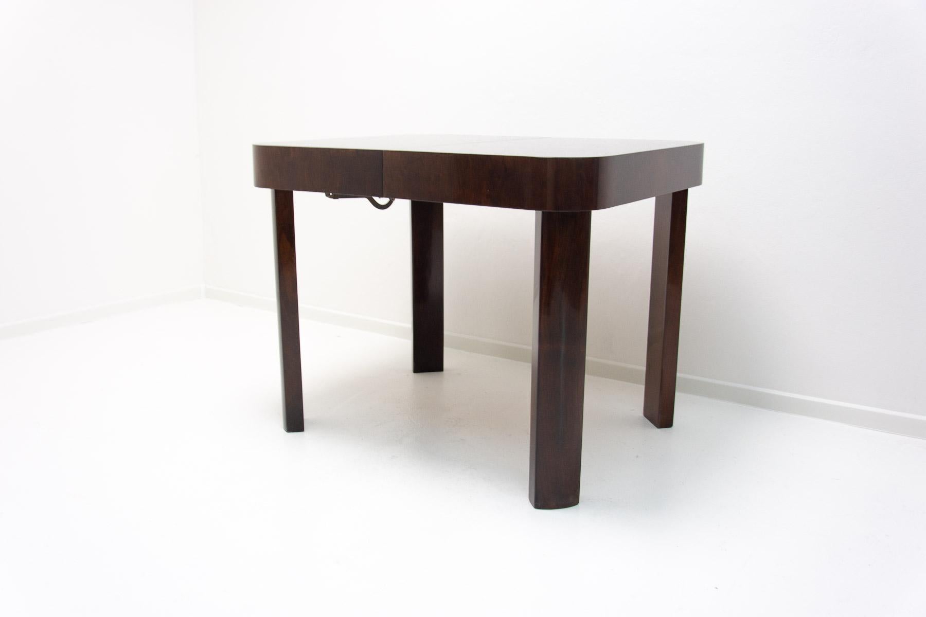 Art Deco  Midcentury Fully renovated adjustable walnut dining table by Jindrich Halabala.