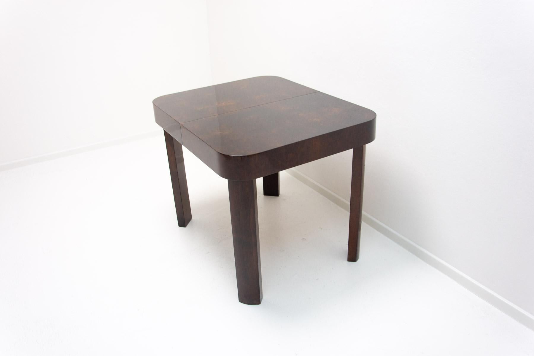 Czech  Midcentury Fully renovated adjustable walnut dining table by Jindrich Halabala.