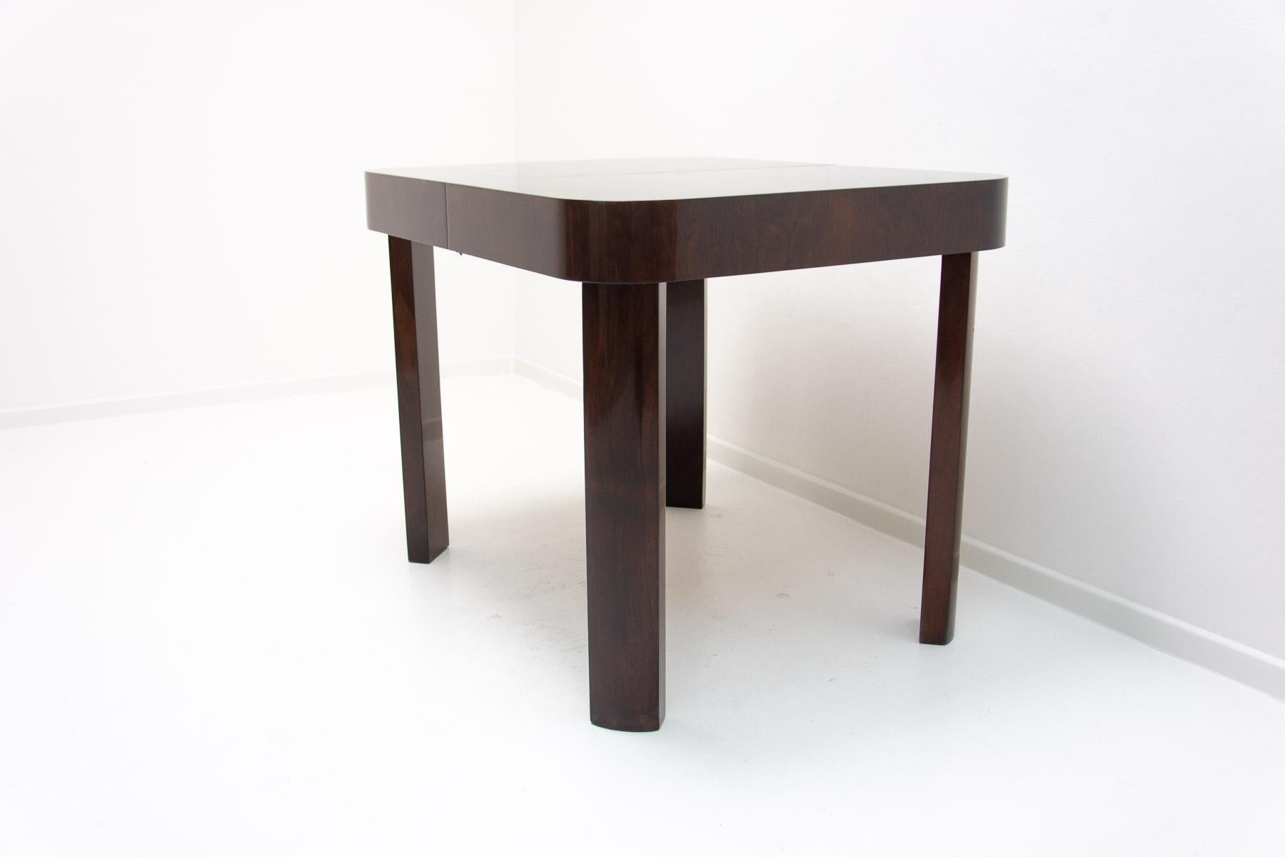 Veneer  Midcentury Fully renovated adjustable walnut dining table by Jindrich Halabala.