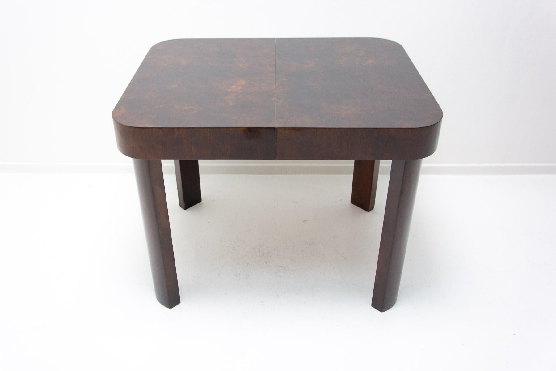  Midcentury Fully renovated adjustable walnut dining table by Jindrich Halabala. In Excellent Condition In Prague 8, CZ