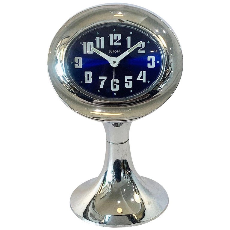 Midcentury Futuristic Desk clock by the Europa Clock Co.  For Sale