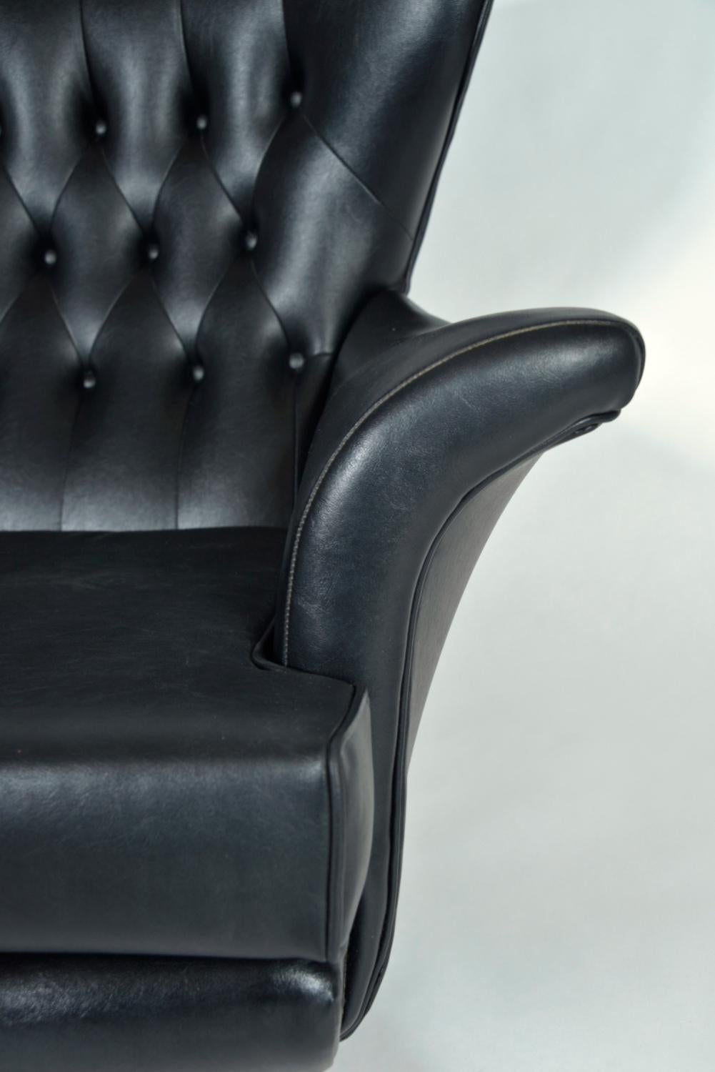 Midcentury G Plan E.Gomme 6250 'Blofeld' Swivel Tilt Lounge Armchair UK 1960 For Sale 4