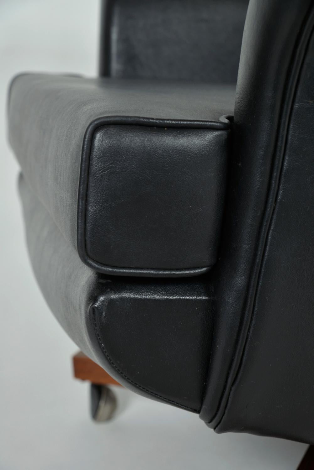 Midcentury G Plan E.Gomme 6250 'Blofeld' Swivel Tilt Lounge Armchair UK 1960 For Sale 8