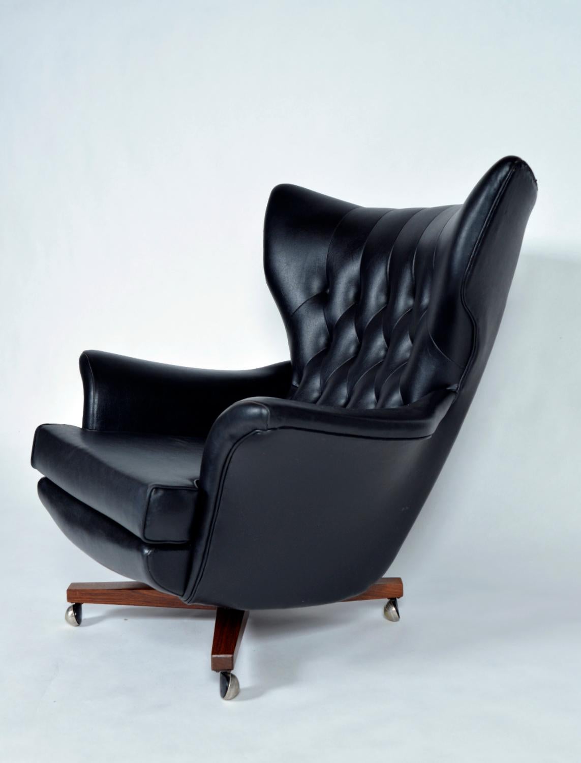 Mid-Century Modern Midcentury G Plan E.Gomme 6250 'Blofeld' Swivel Tilt Lounge Armchair UK 1960 For Sale