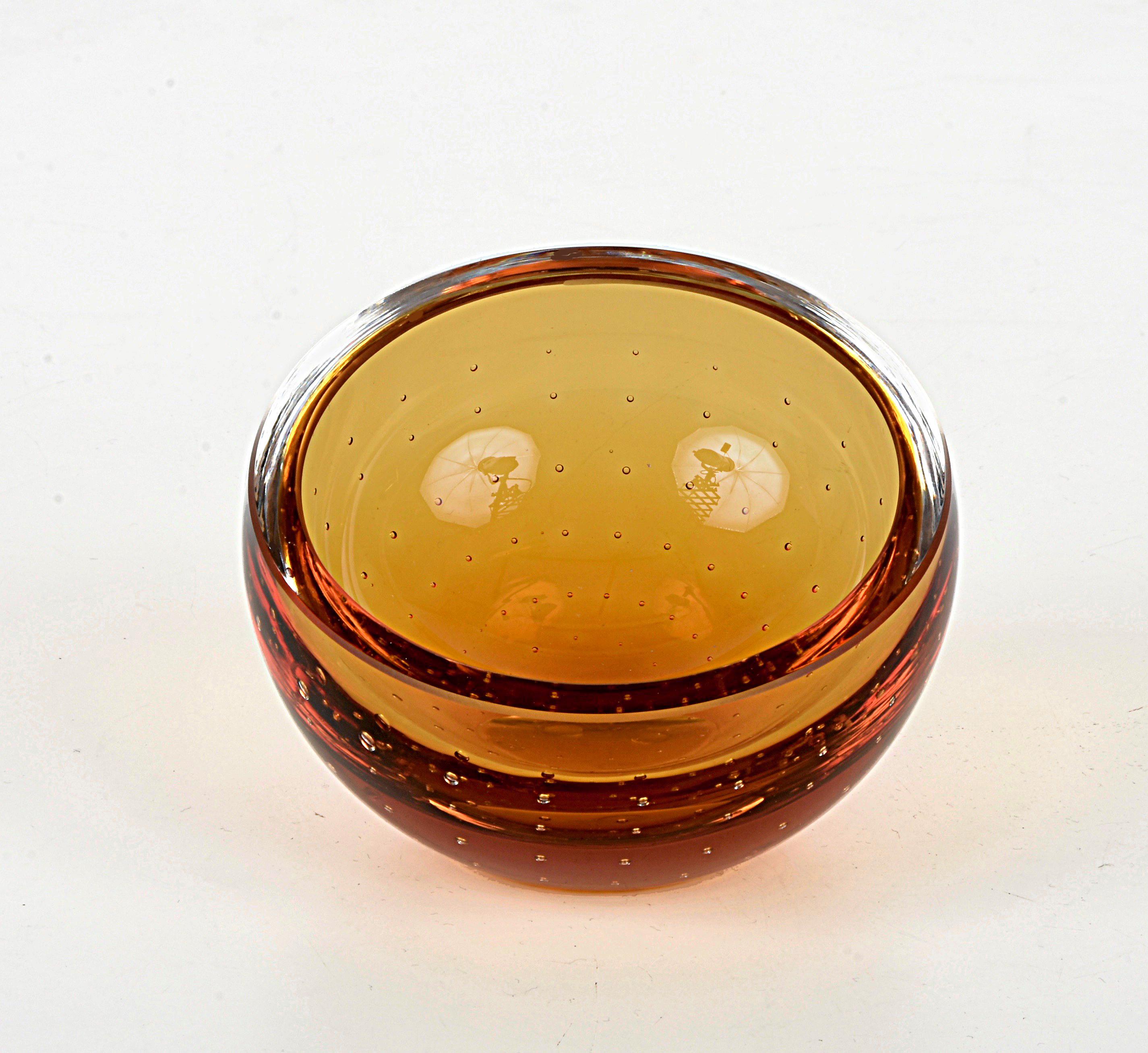Mid-Century Modern Mid-Century Galliano Ferro Amber Murano Glass Bullicante Decorative Bowl, 1960s For Sale