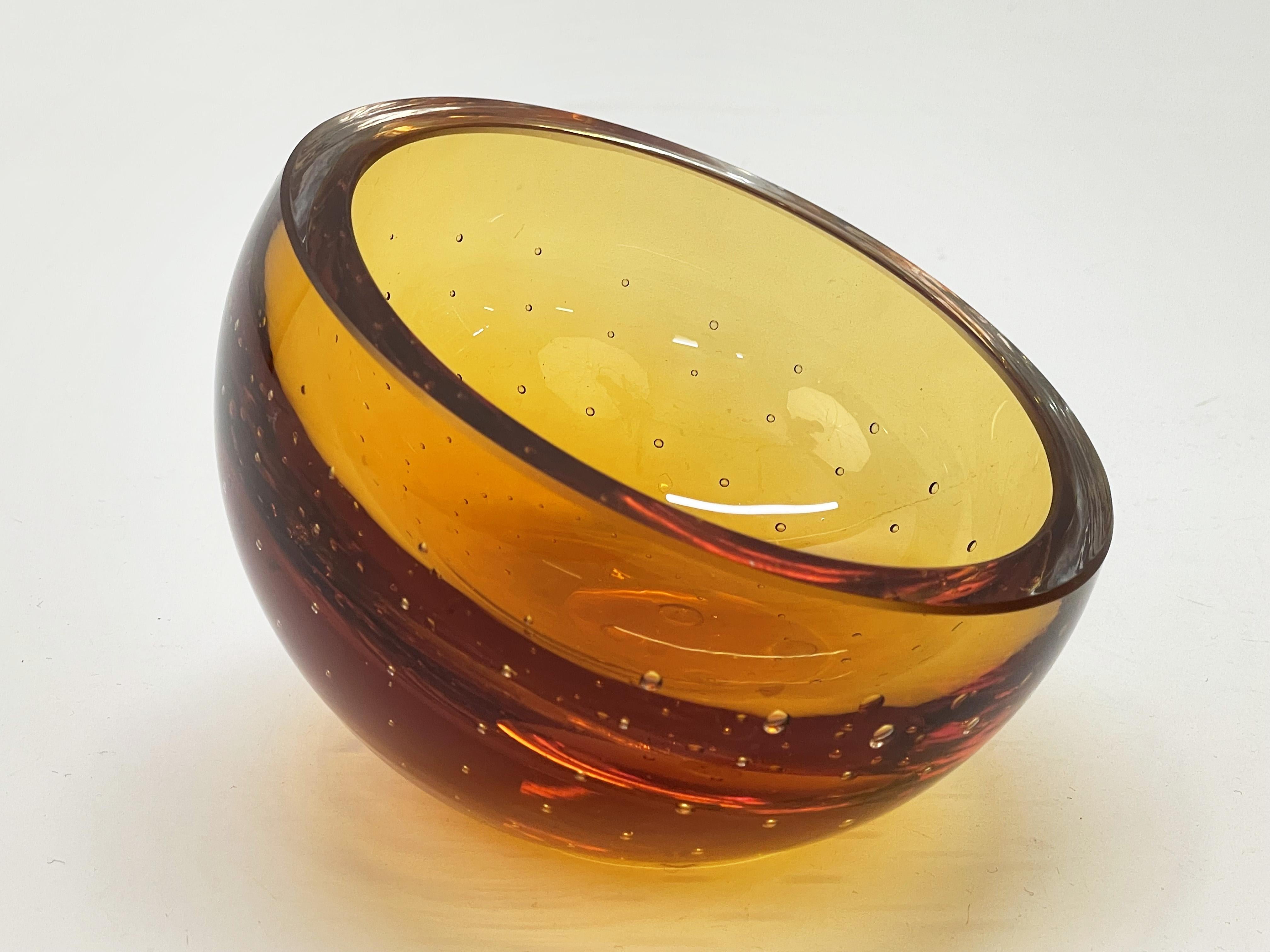 Mid-Century Galliano Ferro Amber Murano Glass Bullicante Decorative Bowl, 1960s In Good Condition For Sale In Roma, IT