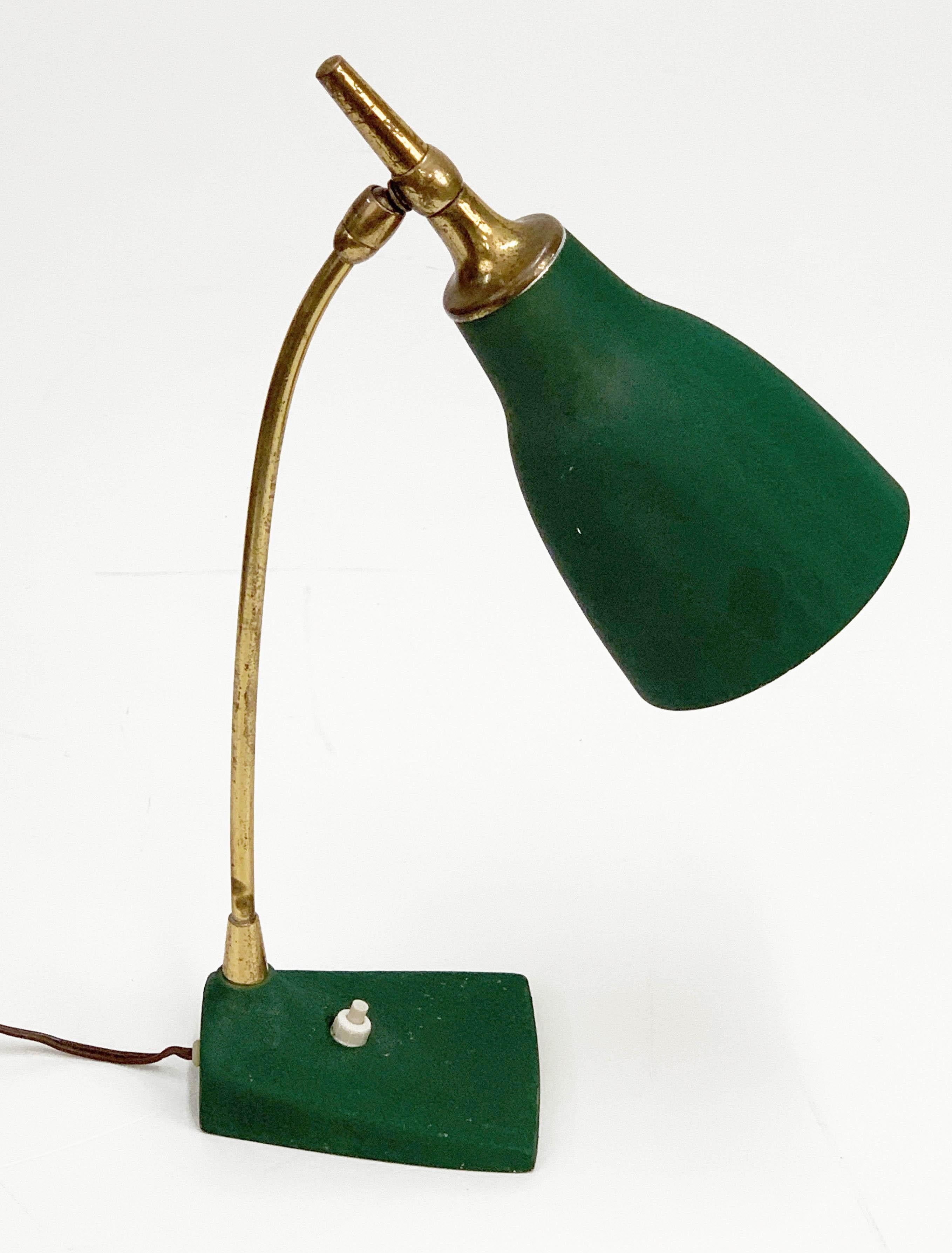 Mitte des Jahrhunderts Gebrüder Cosack Verstellbare Tischlampe aus grünem Messing und Gusseisen 1950er Jahre im Angebot 6