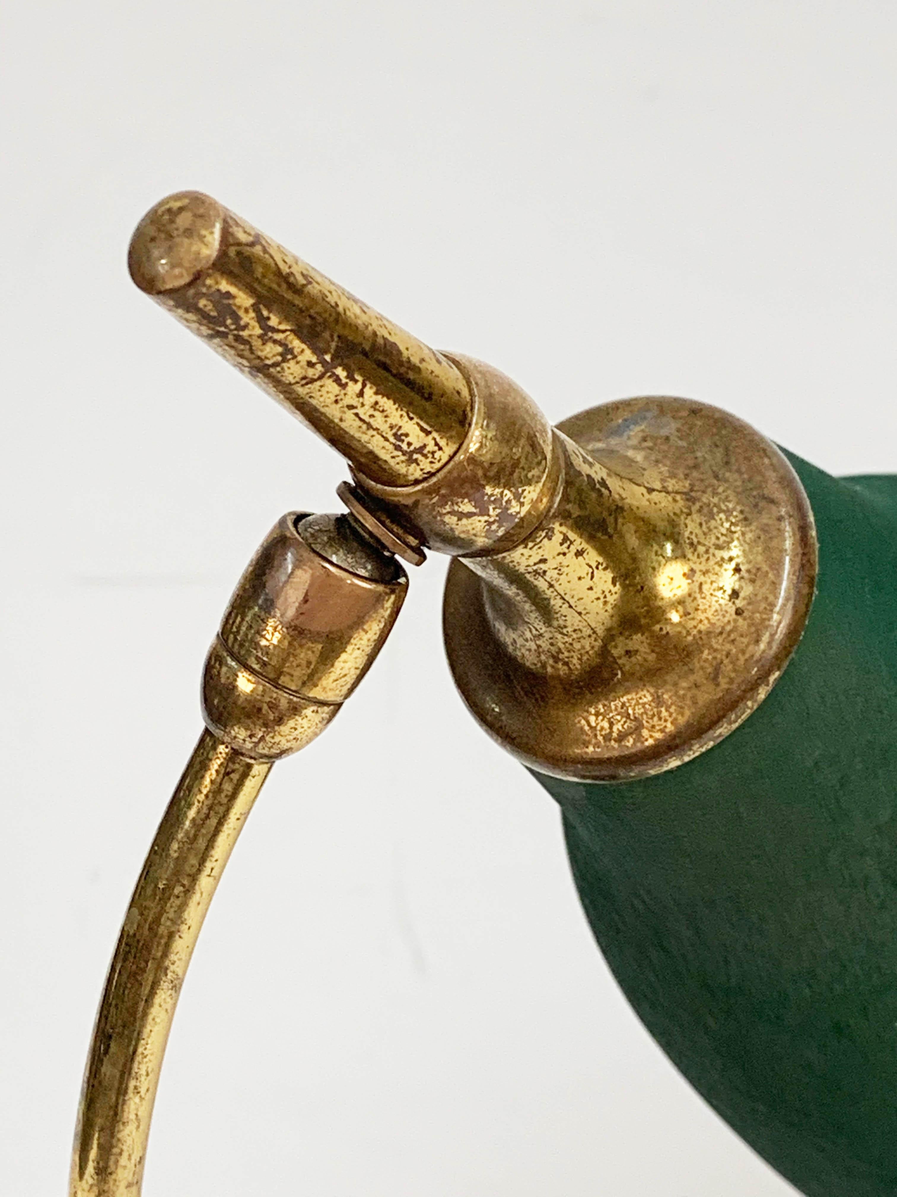Mitte des Jahrhunderts Gebrüder Cosack Verstellbare Tischlampe aus grünem Messing und Gusseisen 1950er Jahre im Angebot 10