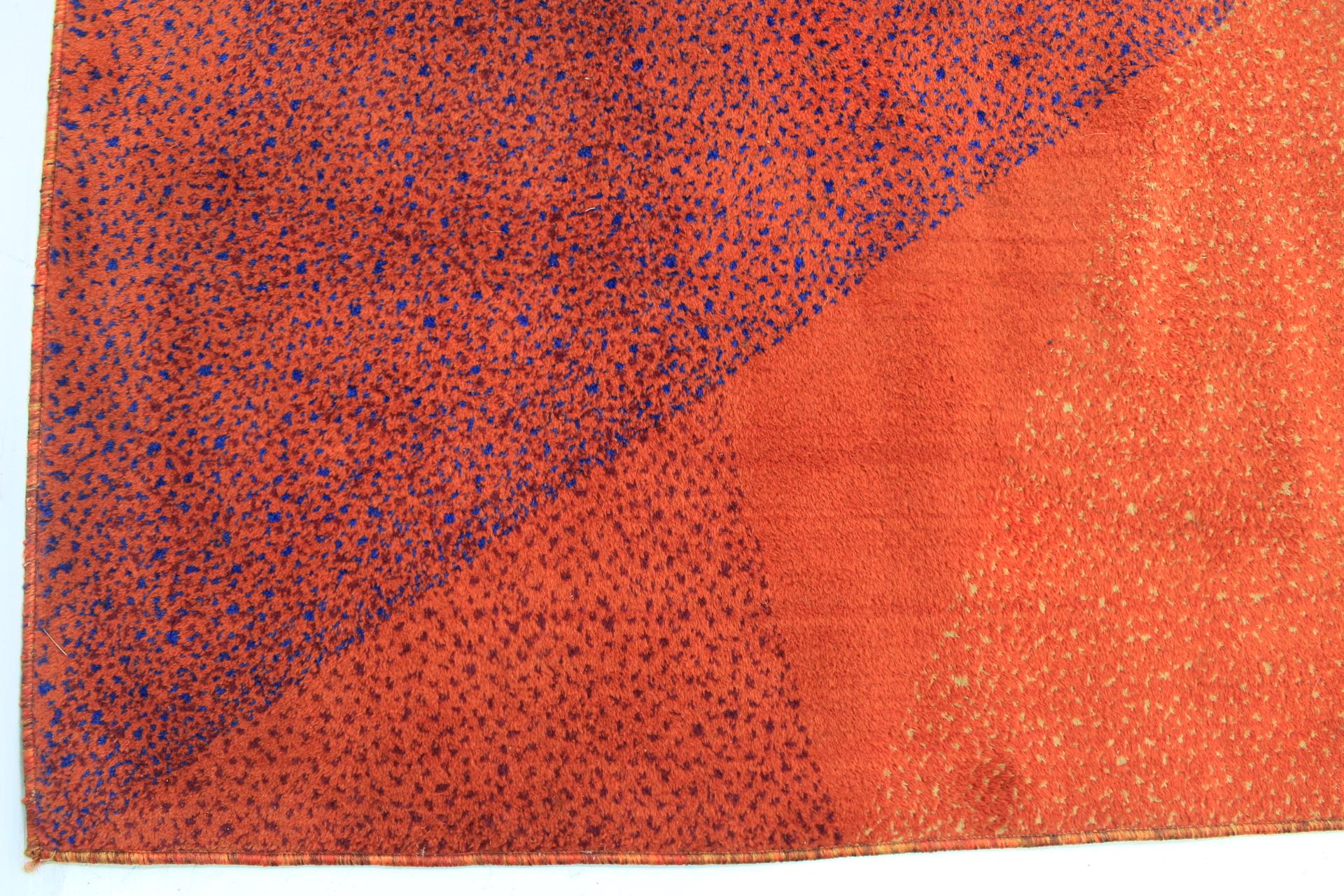 Geometrischer Teppich oder Teppich aus der Mitte des Jahrhunderts (Textil) im Angebot
