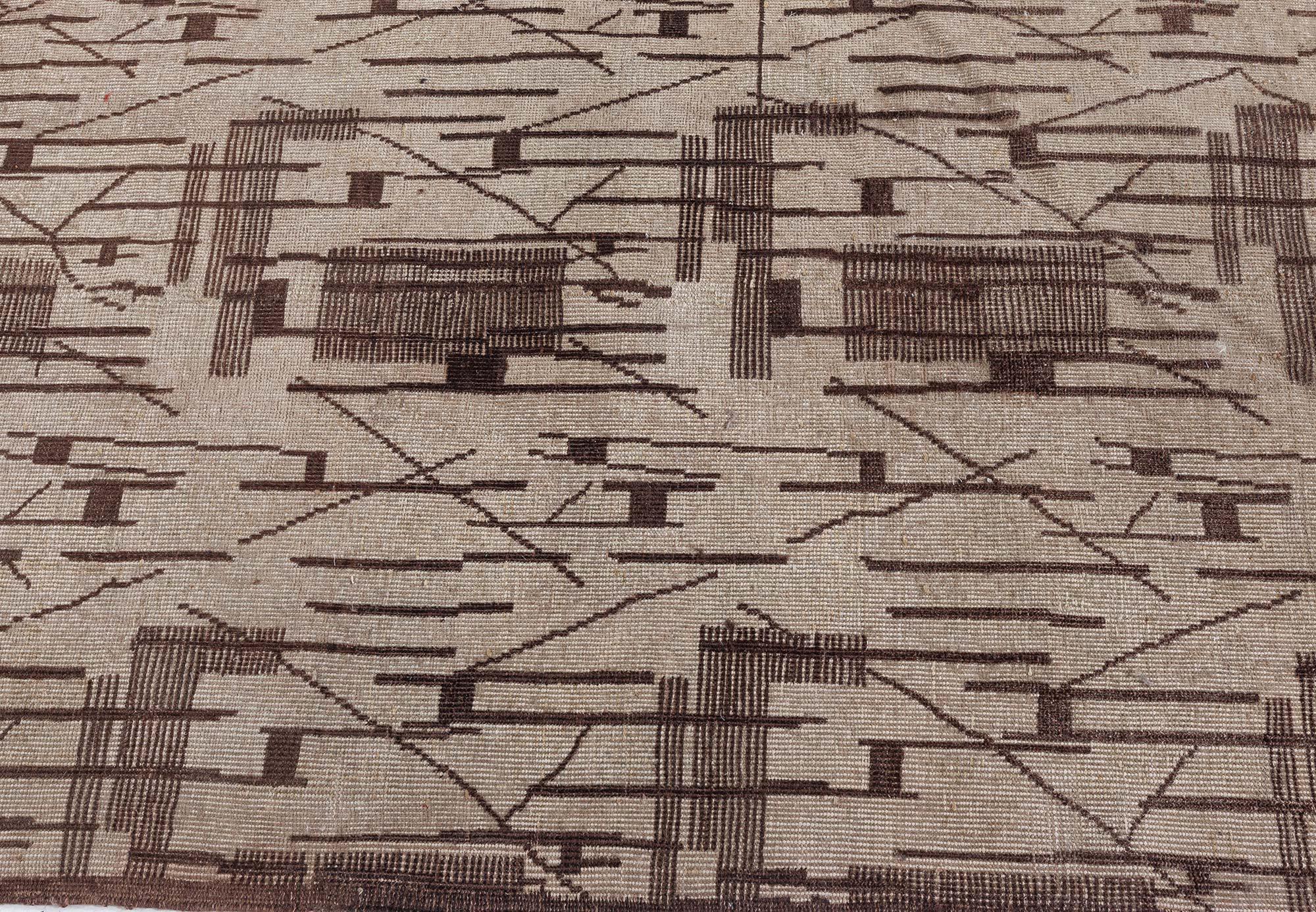 Mid-20th century geometric European rug
Size: 7'0