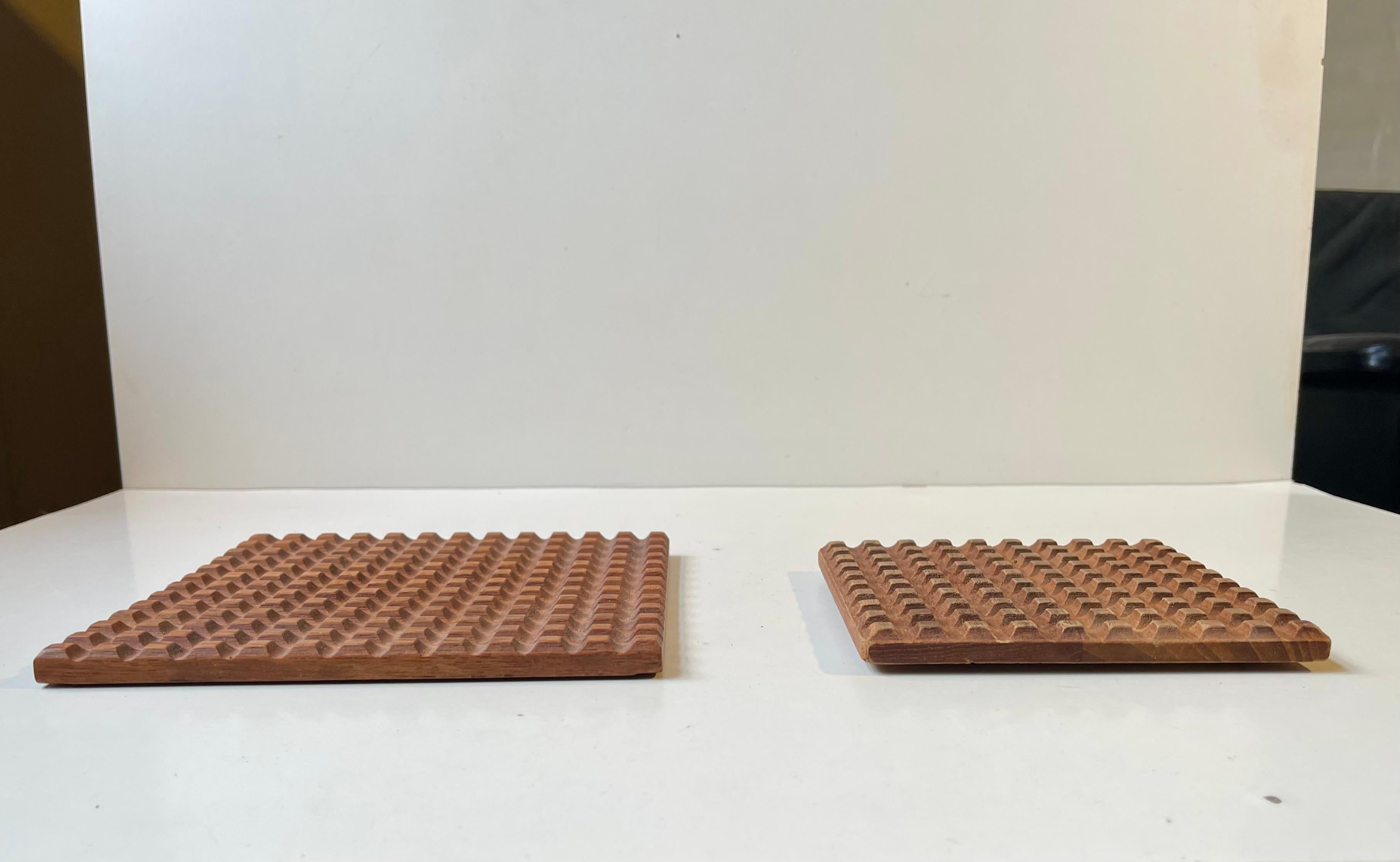 Geometrische Untersetzer aus Teakholz aus der Mitte des Jahrhunderts von Skjode Skjern, 1960er (Dänisch) im Angebot
