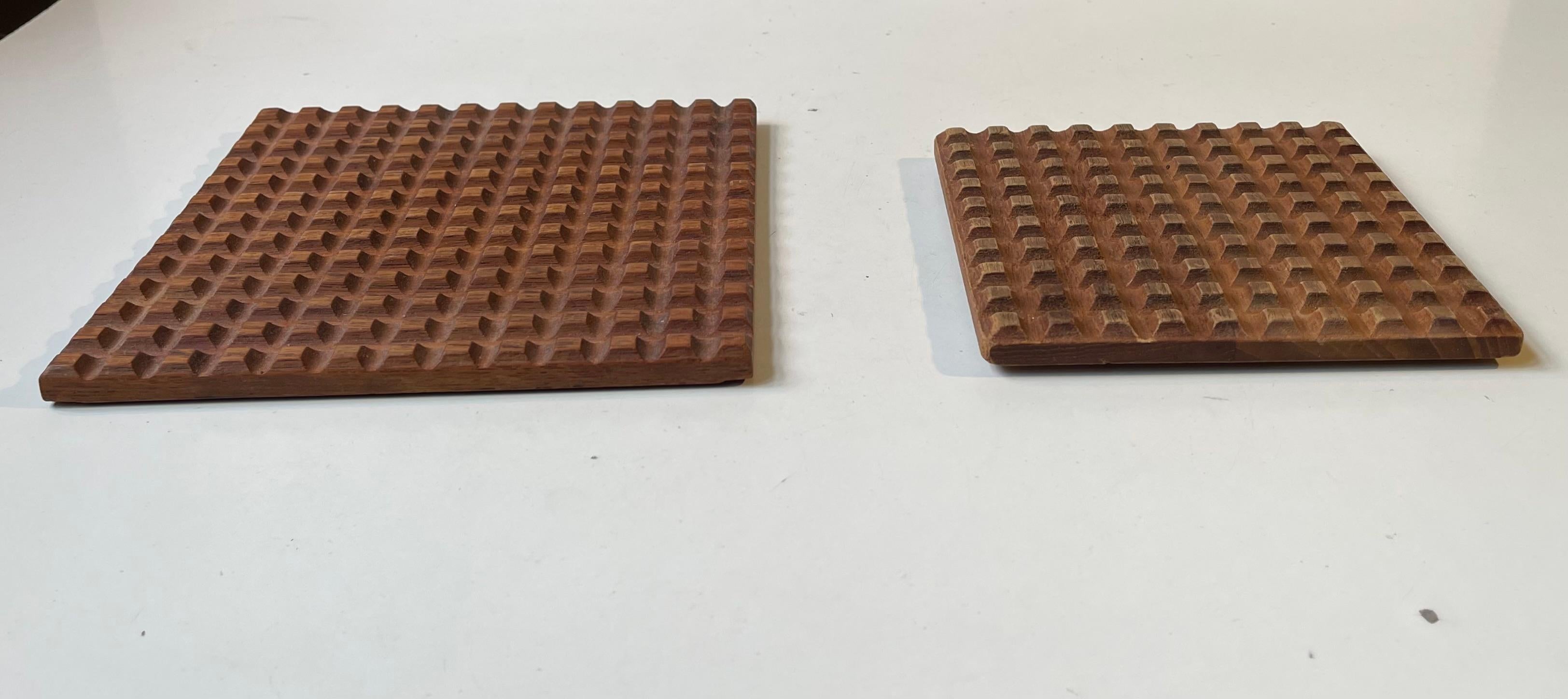 Geometrische Untersetzer aus Teakholz aus der Mitte des Jahrhunderts von Skjode Skjern, 1960er im Zustand „Gut“ im Angebot in Esbjerg, DK