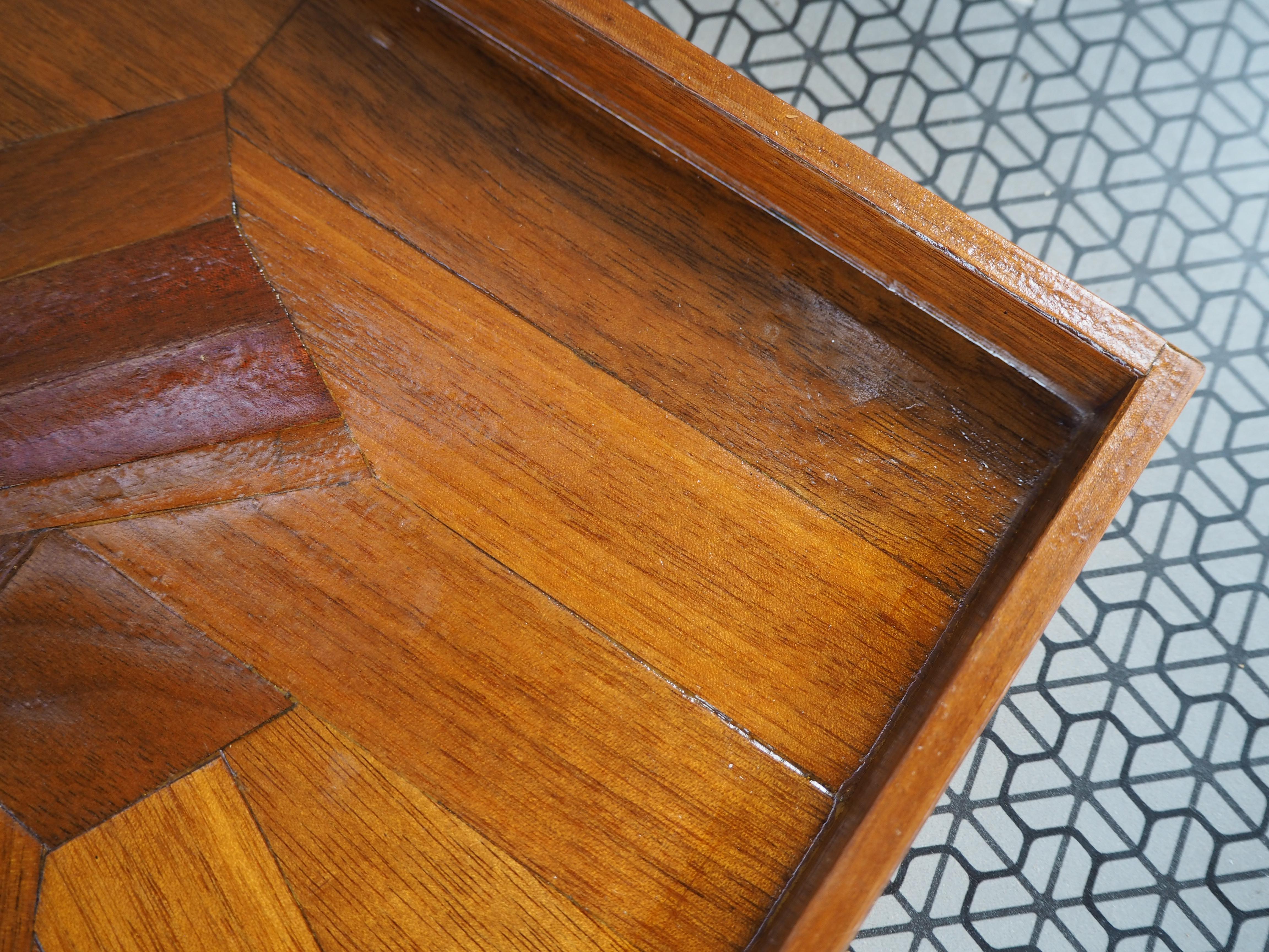 Bandeja geométrica de mediados de siglo, Europa, años 60 Madera en venta
