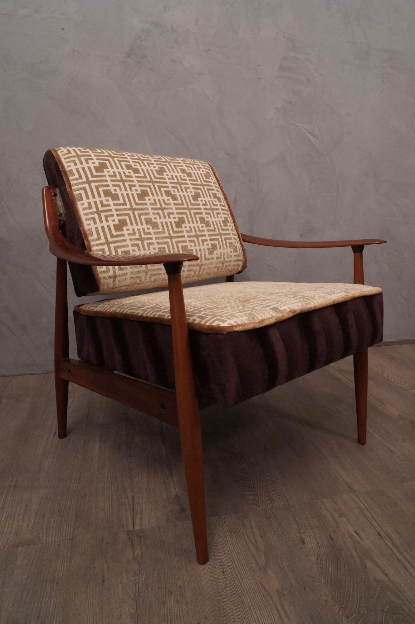 Midcentury Geometric Velvet Italian Armchair, 1950 In Good Condition For Sale In Rome, IT