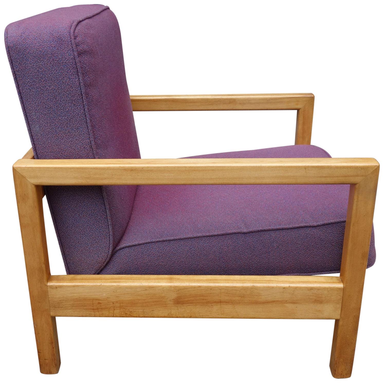 Für Ihre Betrachtung ist diese George Nelson entworfenen Sessel Modell 4774. Dieses sehr kubistische Design wurde in den 1950er Jahren von Herman Miller hergestellt. Aus massivem Birkenholz mit Originalpolsterung. Völlig unrestauriert und in