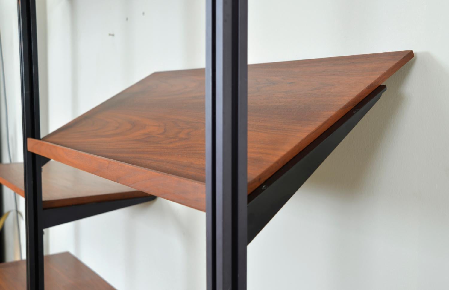 Midcentury George Nelson Omni Herman Miller Modulares Regalsystem Nussbaum 1950er Jahre im Angebot 4