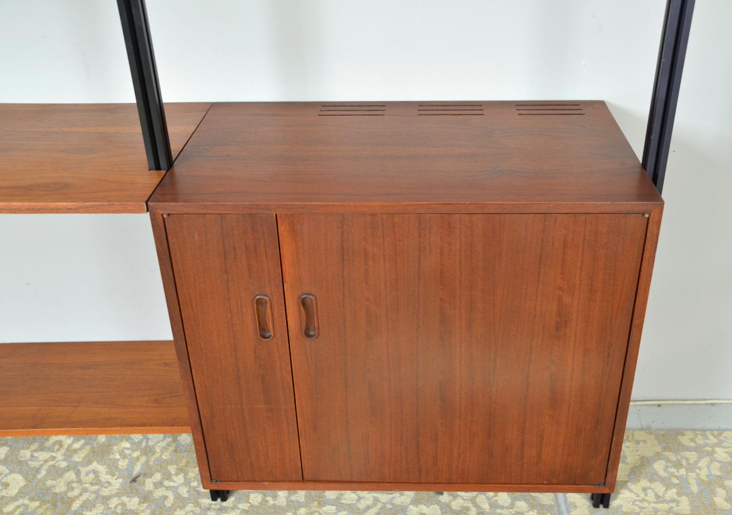 Midcentury George Nelson Omni Herman Miller Modulares Regalsystem Nussbaum 1950er Jahre im Zustand „Gut“ im Angebot in Sherborne, Dorset