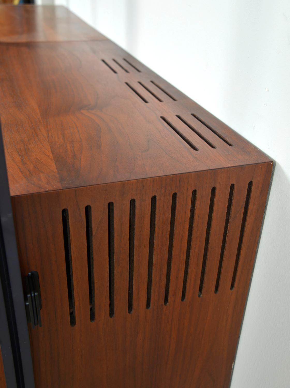 Midcentury George Nelson Omni Herman Miller Modulares Regalsystem Nussbaum 1950er Jahre im Angebot 1