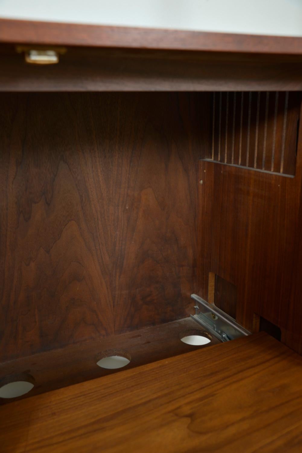 Midcentury George Nelson Omni Herman Miller Modulares Regalsystem Nussbaum 1950er Jahre im Angebot 2