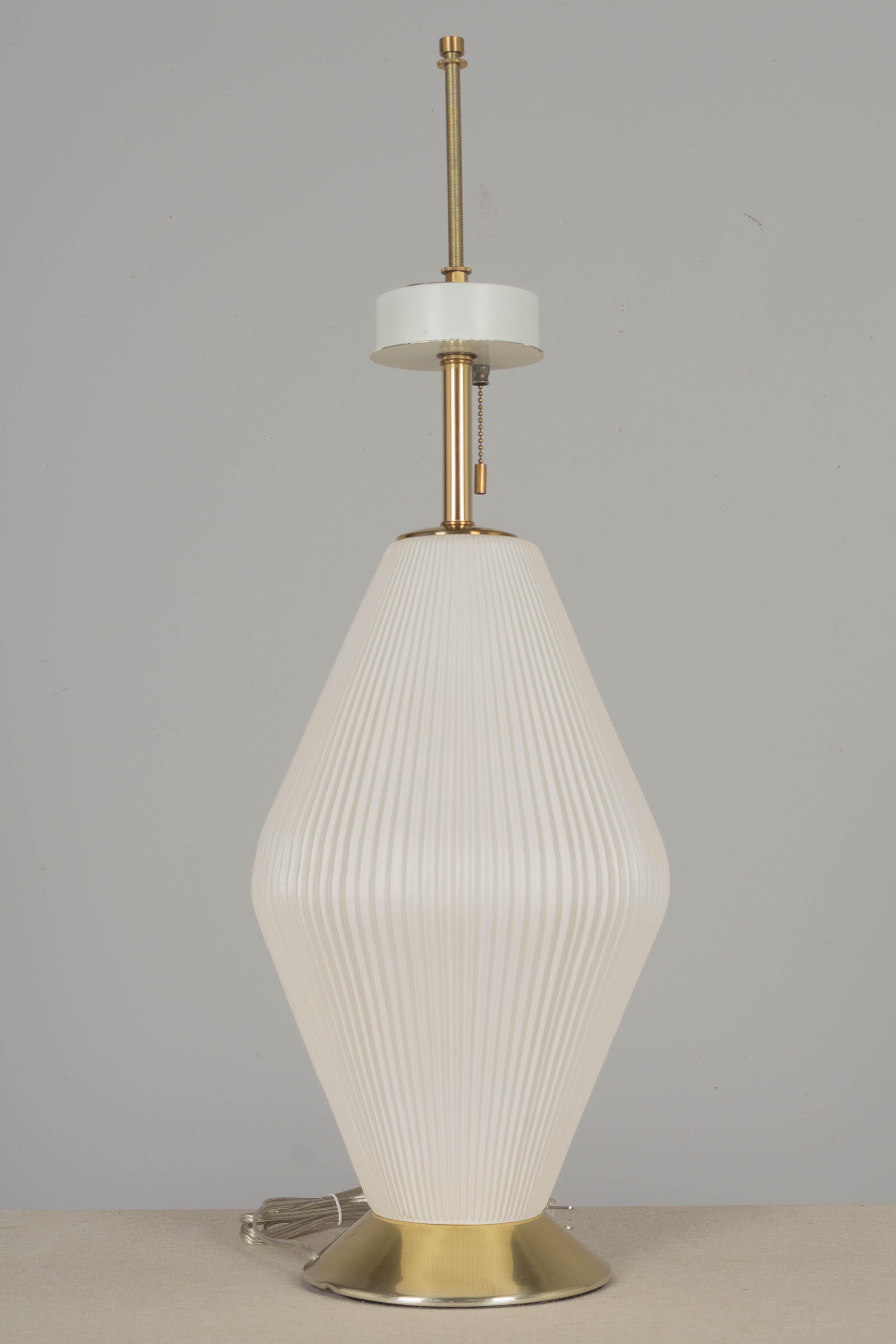 Midcentury Gerald Thurston Lightolier Ceramic Lamp In Good Condition In Winter Park, FL