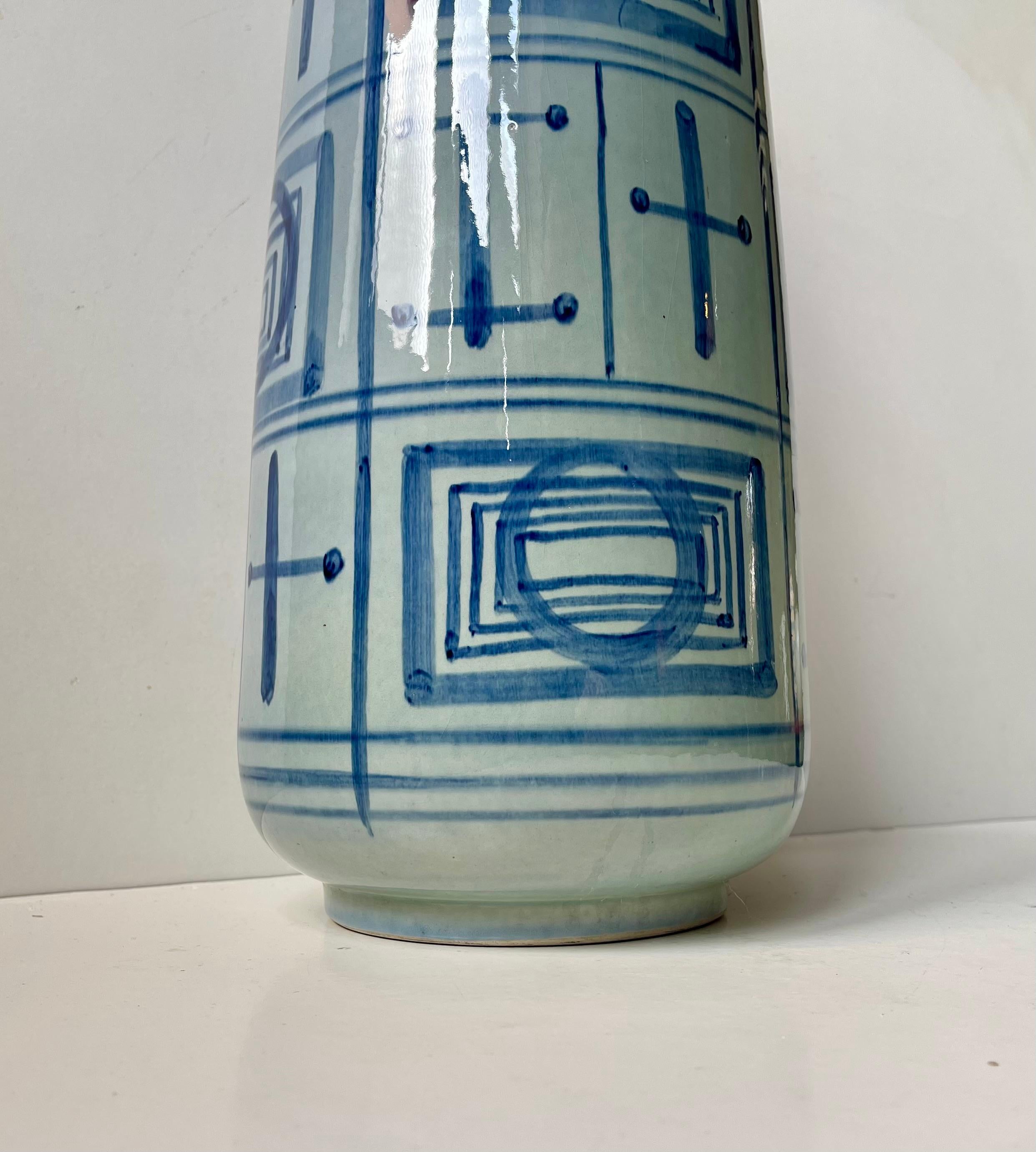 Gerd Hiort Petersen Blaue Keramik-Bodenvase aus der Jahrhundertmitte für Søholm, 1970er Jahre (Dänisch) im Angebot