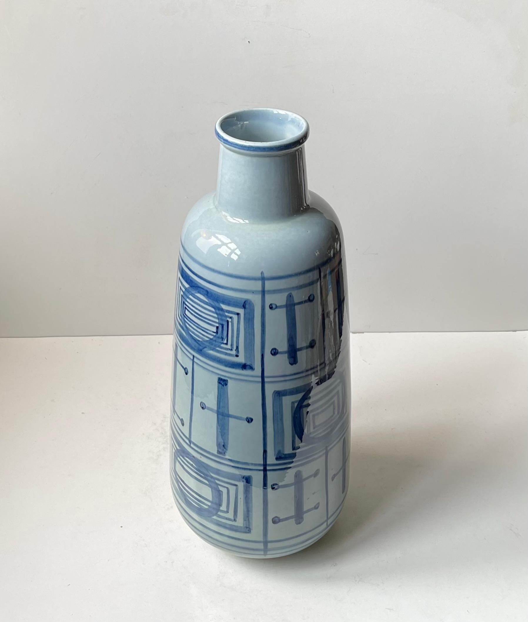 Gerd Hiort Petersen Blaue Keramik-Bodenvase aus der Jahrhundertmitte für Søholm, 1970er Jahre (Glasiert) im Angebot