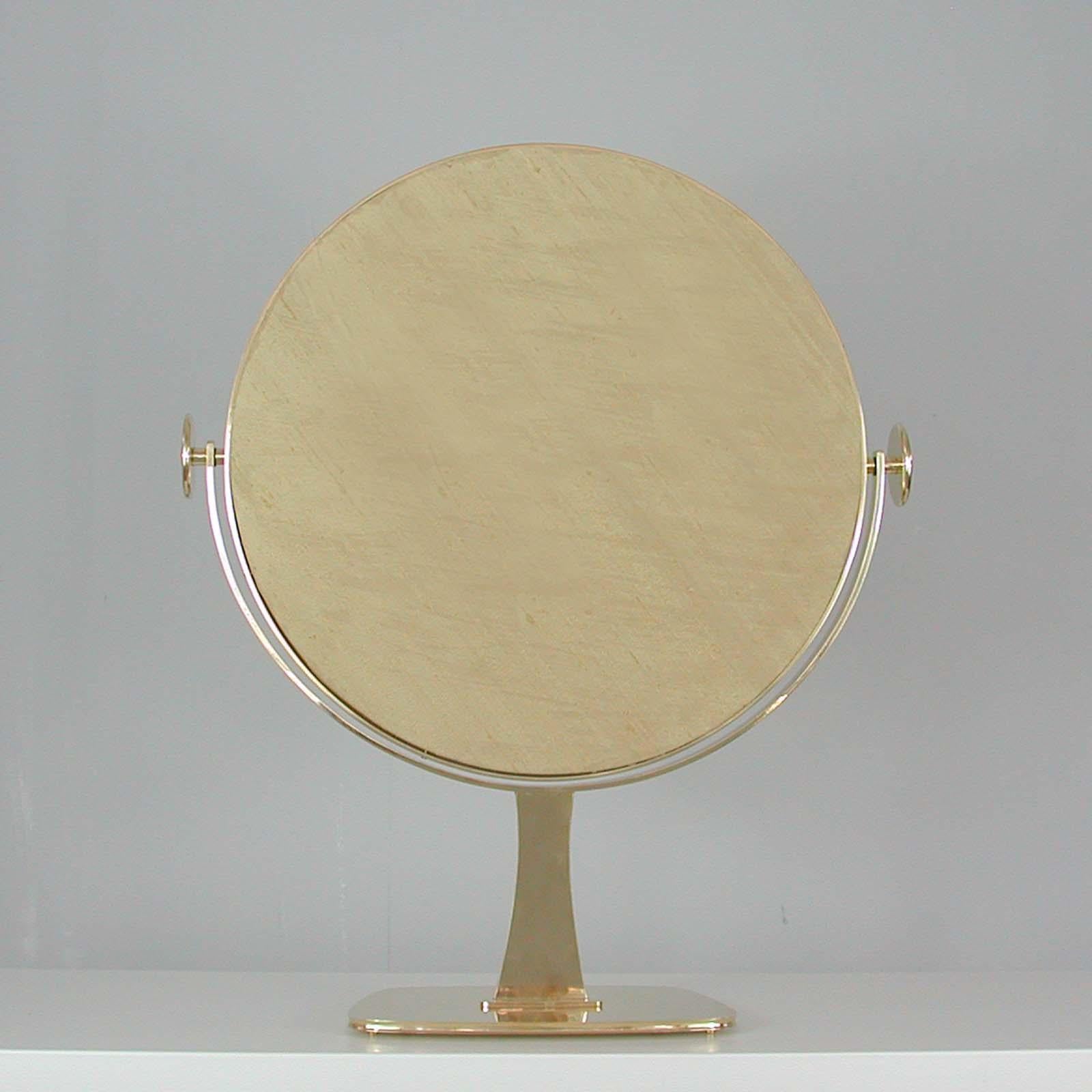 Milieu du XXe siècle Miroir de table en laiton allemand du milieu du siècle dernier par Vereinigte Werksttten Mnchen, années 1960 en vente