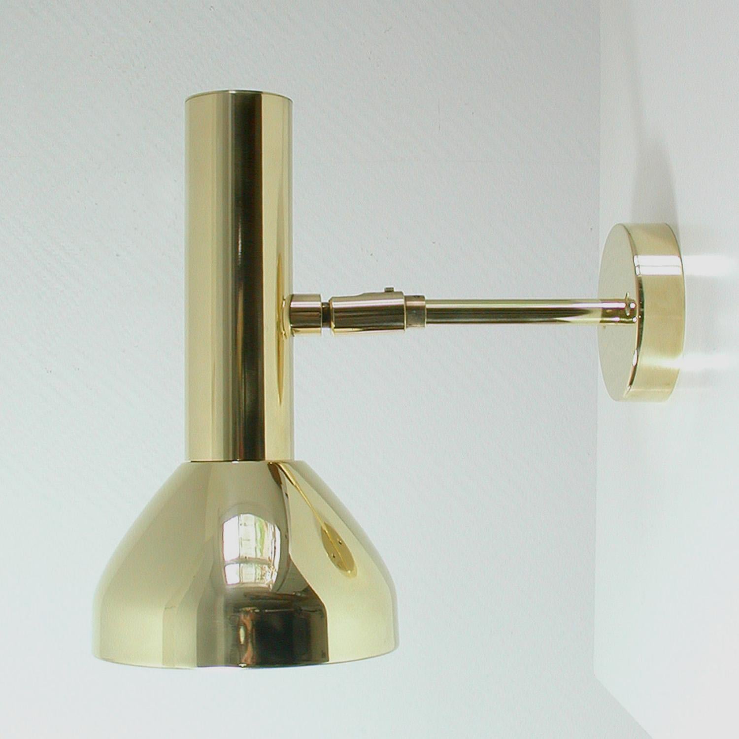 Midcentury German Brass Wall Light Sconce by Cosack, 1960s In Good Condition For Sale In NUEMBRECHT, NRW
