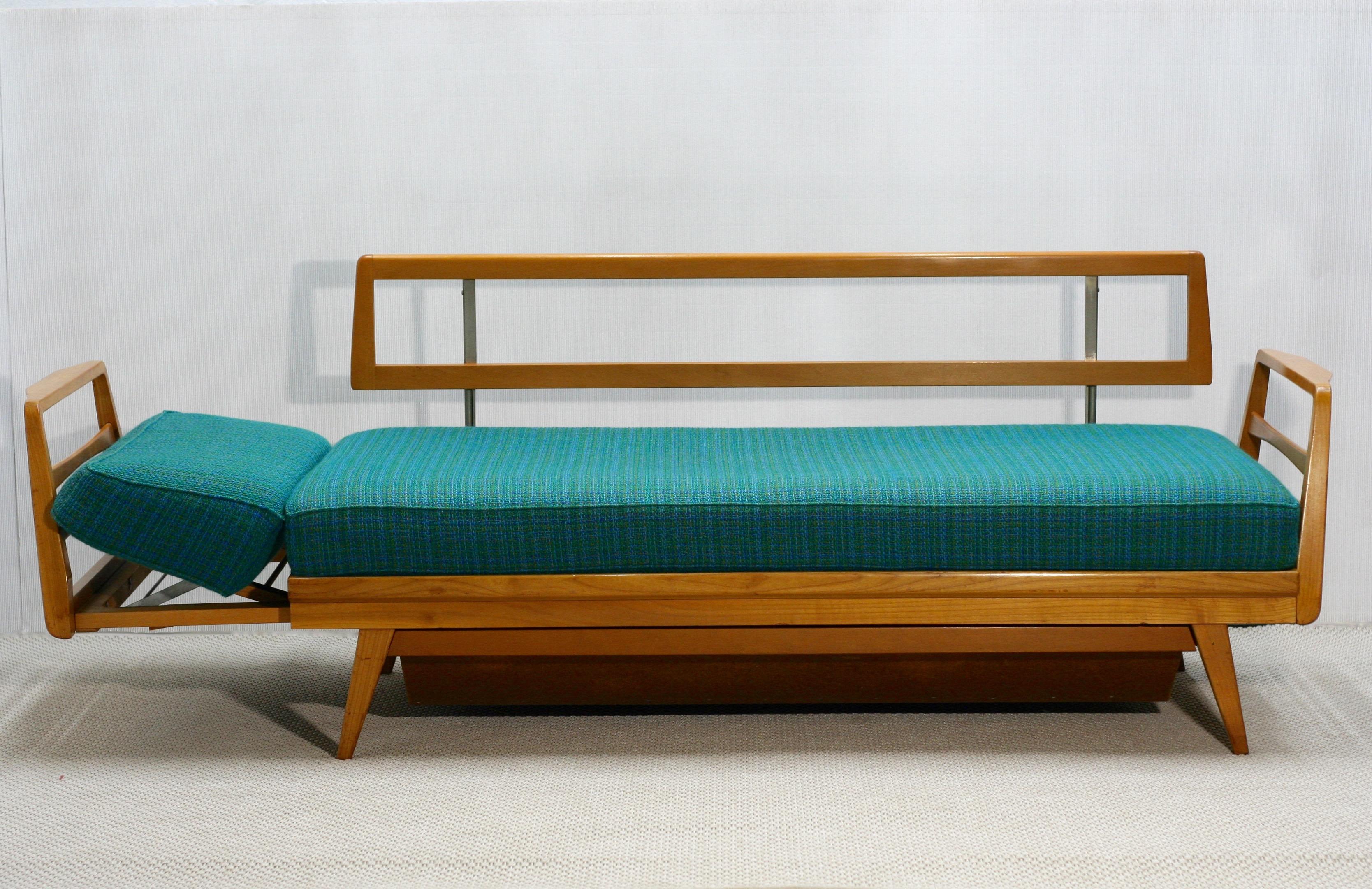 Mid-Century Modern MidCentury German Extendable Beech Wood Daybed Sofa from Knoll Antimott, 1950s For Sale
