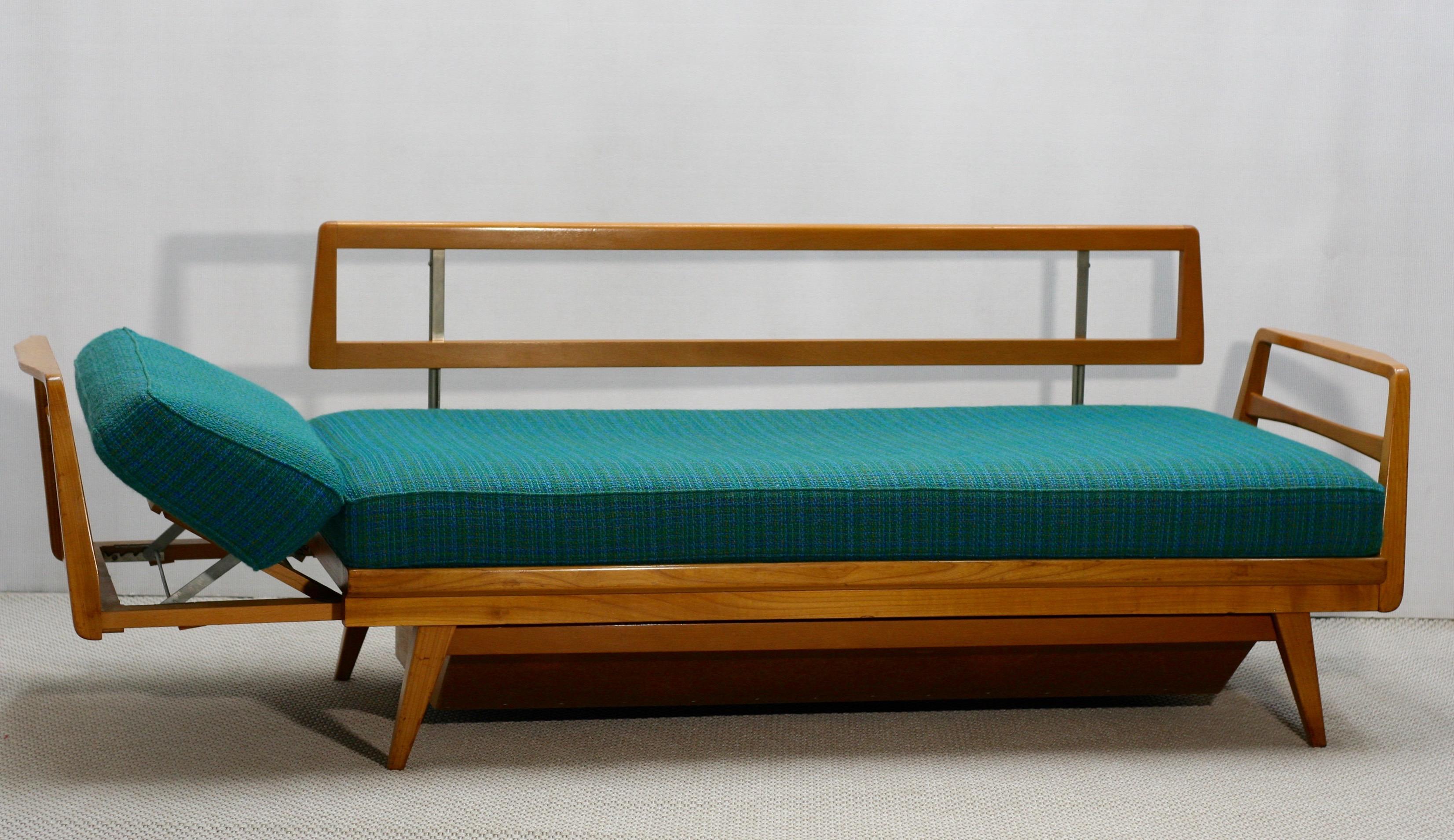 MidCentury German Extendable Beech Wood Daybed Sofa from Knoll Antimott, 1950s In Good Condition For Sale In Riga, Latvia