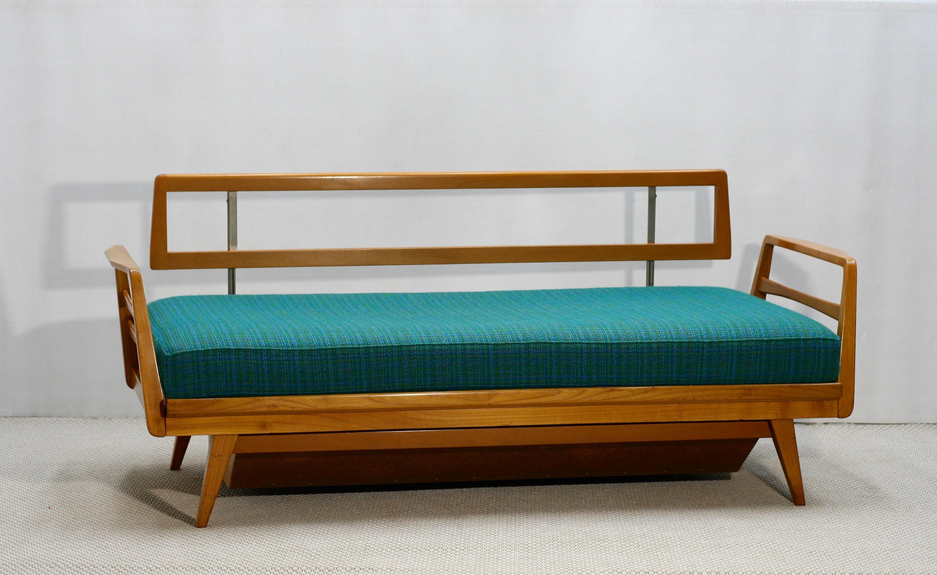 Mid-20th Century MidCentury German Extendable Beech Wood Daybed Sofa from Knoll Antimott, 1950s For Sale