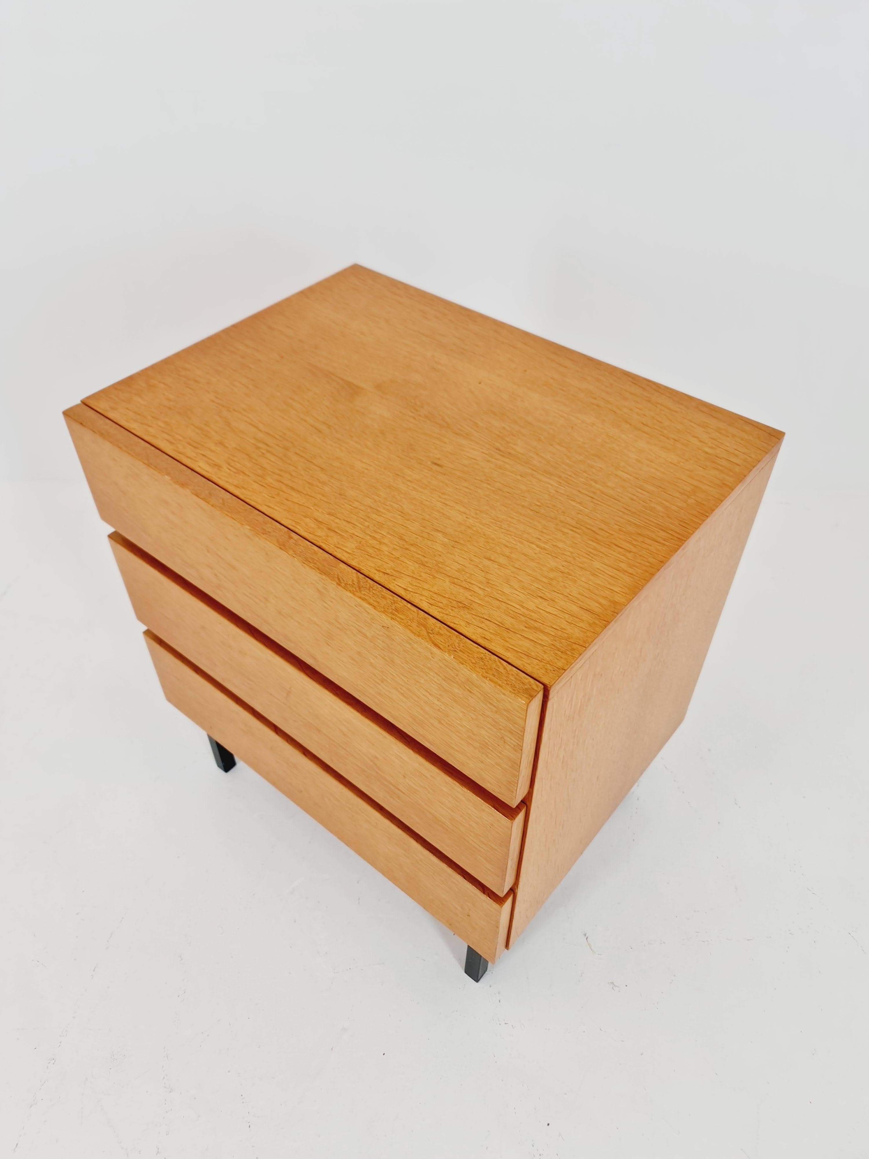 Midcentury German Oak Kommode  von Mustring  Möbel 1960er Jahre (Moderne der Mitte des Jahrhunderts) im Angebot