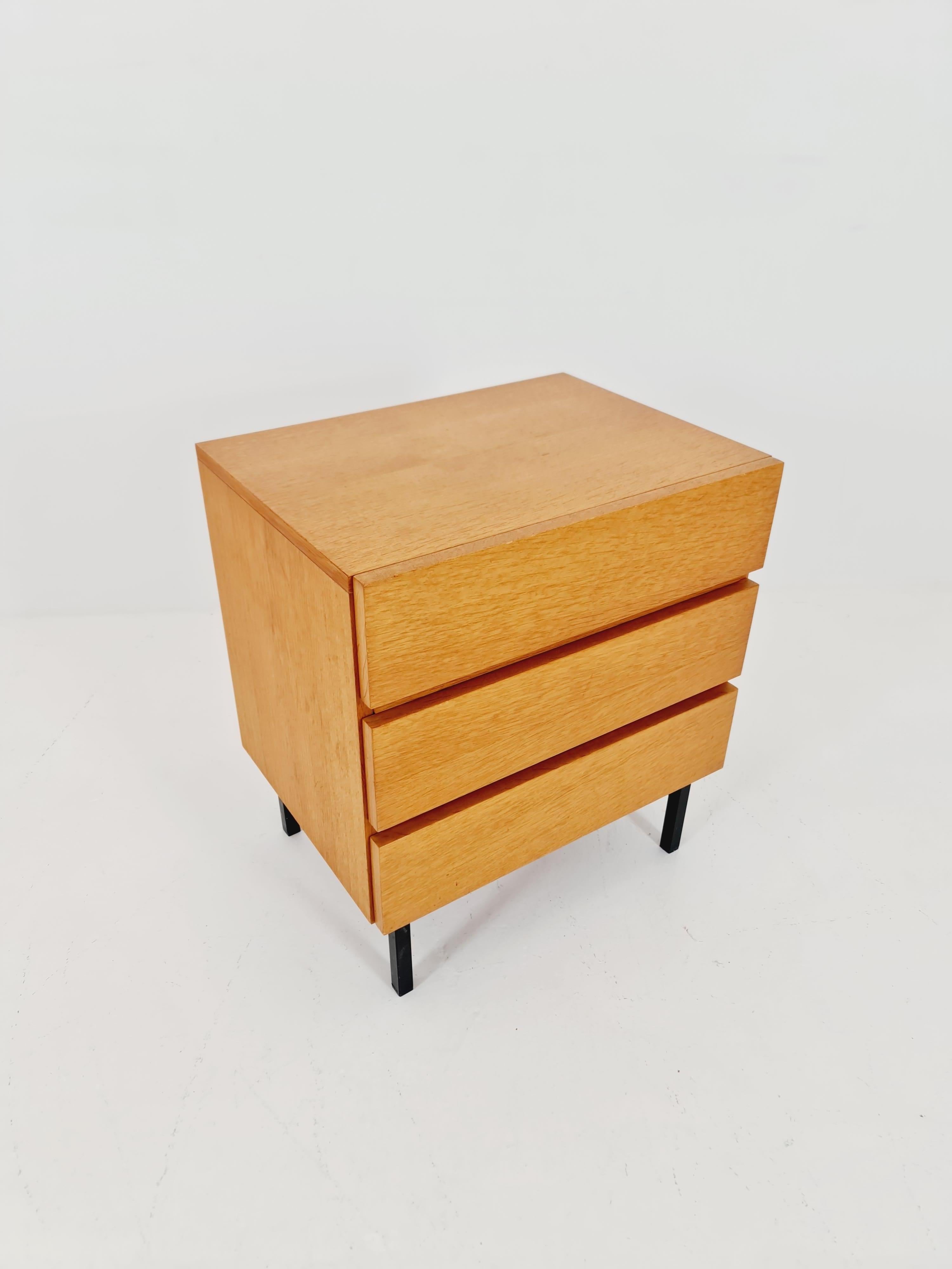 Midcentury German Oak Kommode  von Mustring  Möbel 1960er Jahre (Eichenholz) im Angebot