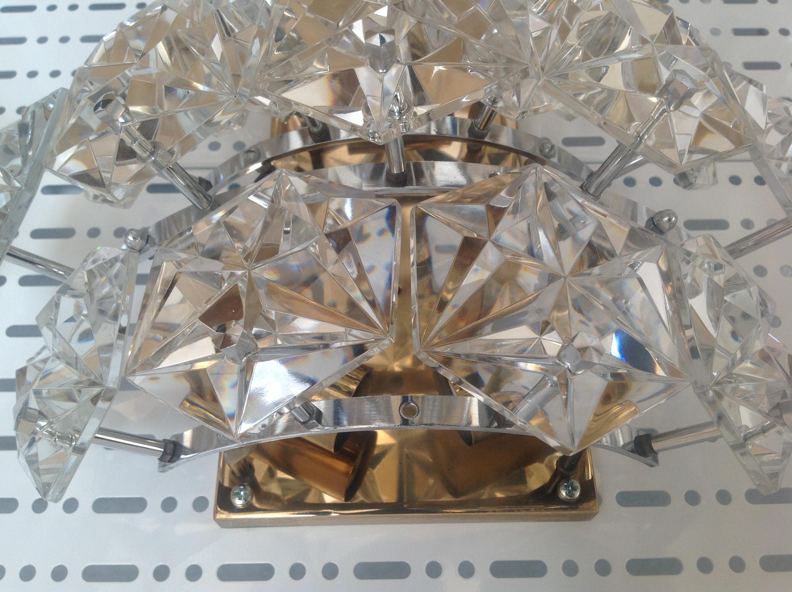 Pareja de grandes apliques de cristal alemanes de mediados de siglo, Kinkeldey, años 60 Metal en venta